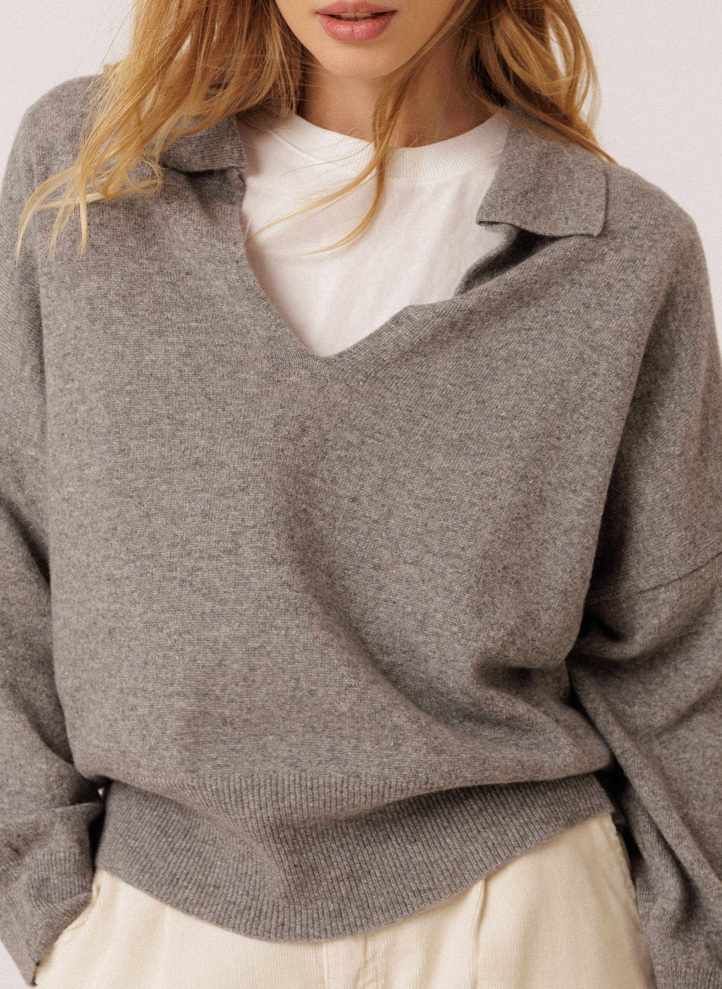Oversized V-neck sweater INDI & COLD Grey
