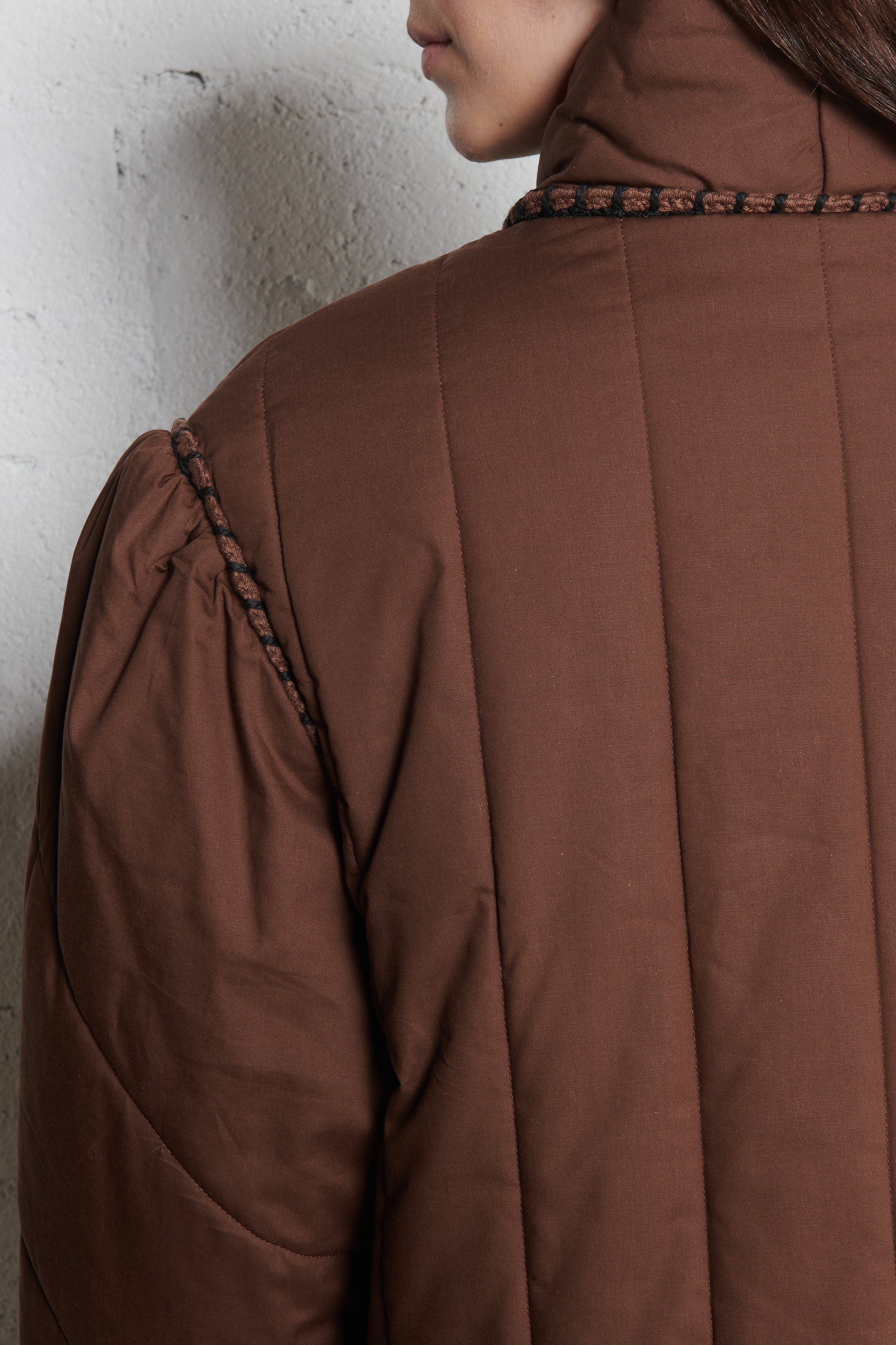 Weite, einfarbige Baumwolljacke mit Knöpfen ANTIK BATIK Braun