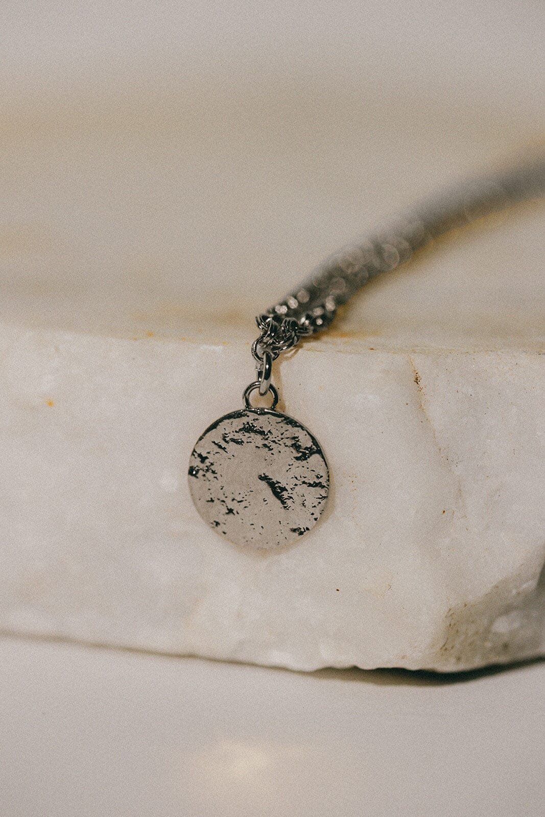 Hammered round gold-plated necklace MONSIEUR SIMONE Silver