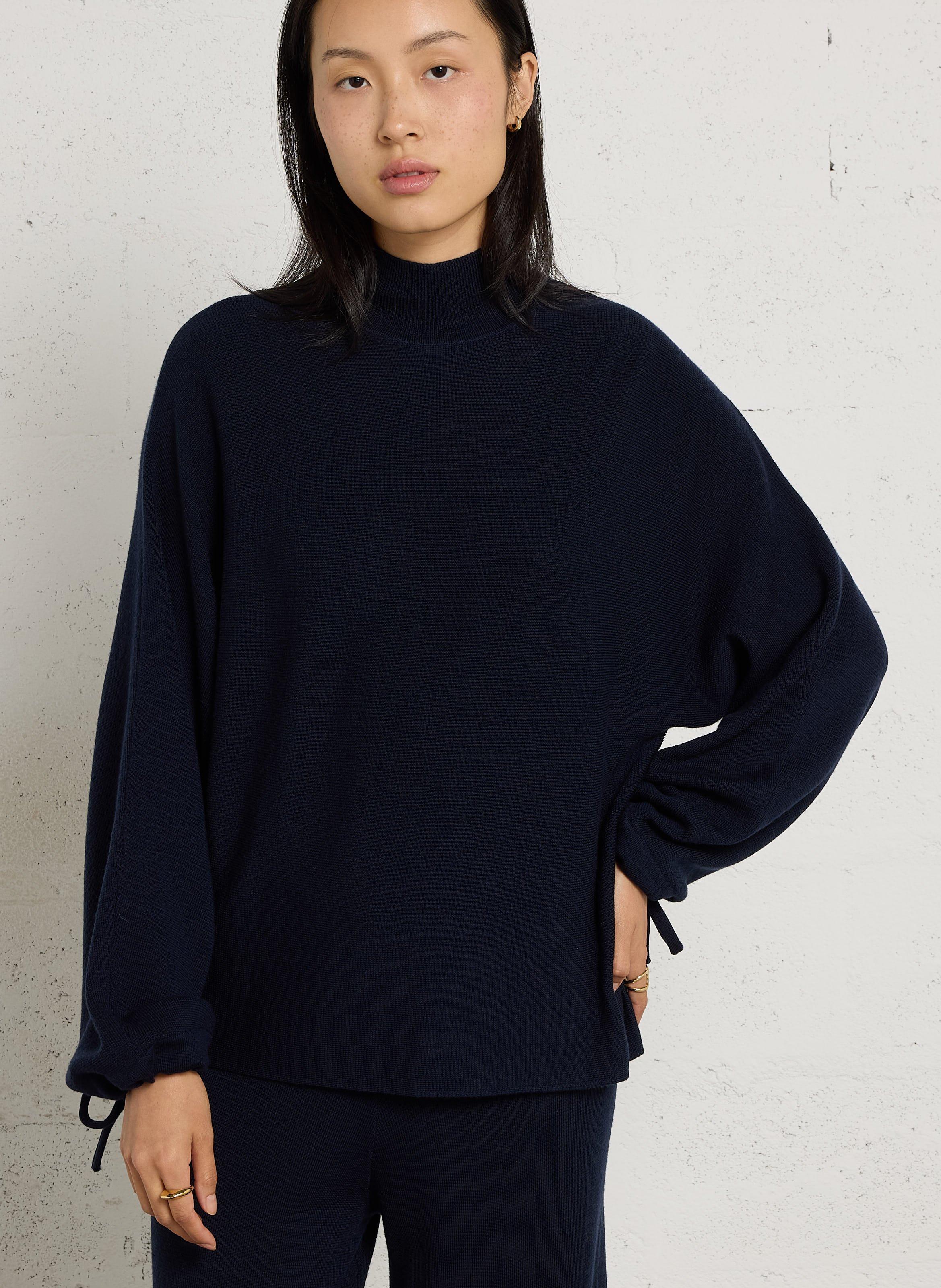 Rechte wollen coltrui met col. MAJESTIC FILATURES Blauw