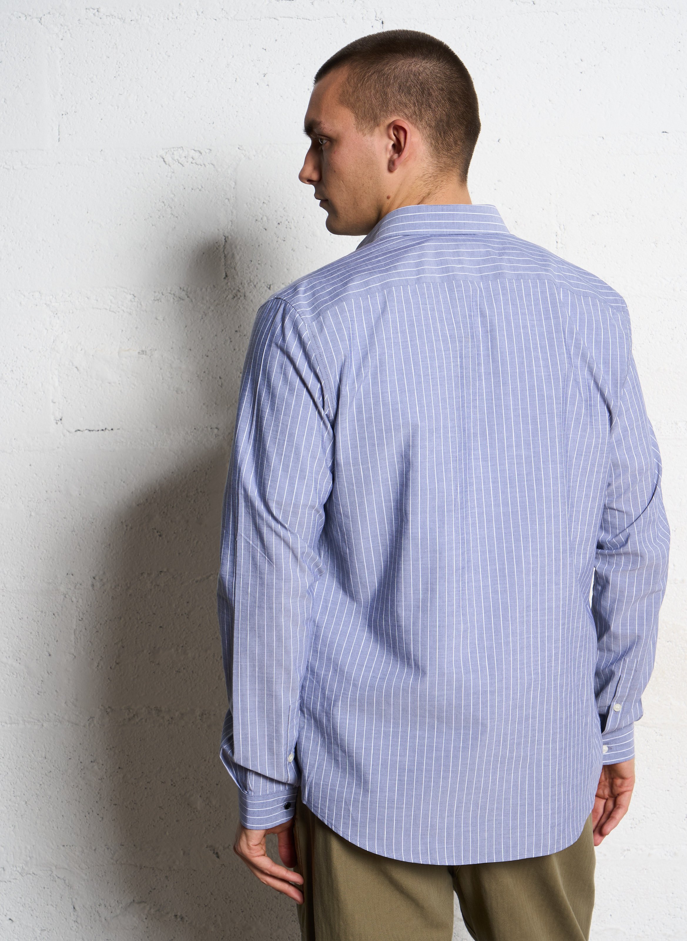 Slim-Fit Hemd mit Pariser Kragen, gestreift aus Baumwolle und Leinen. IKKS Blau