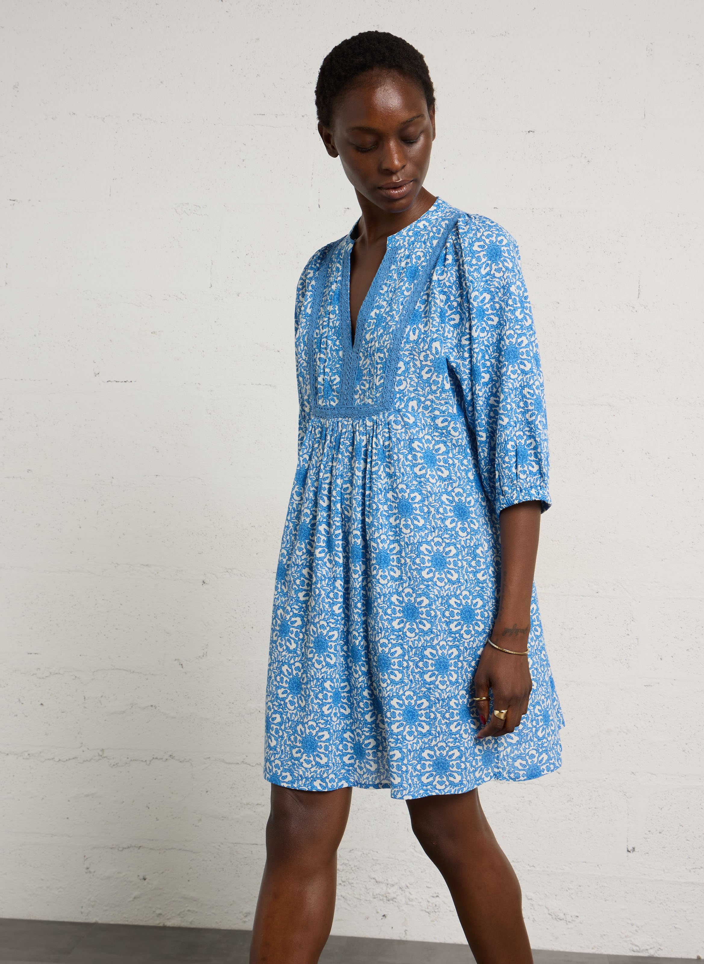 Jurk met print MAISON 123 Blauw