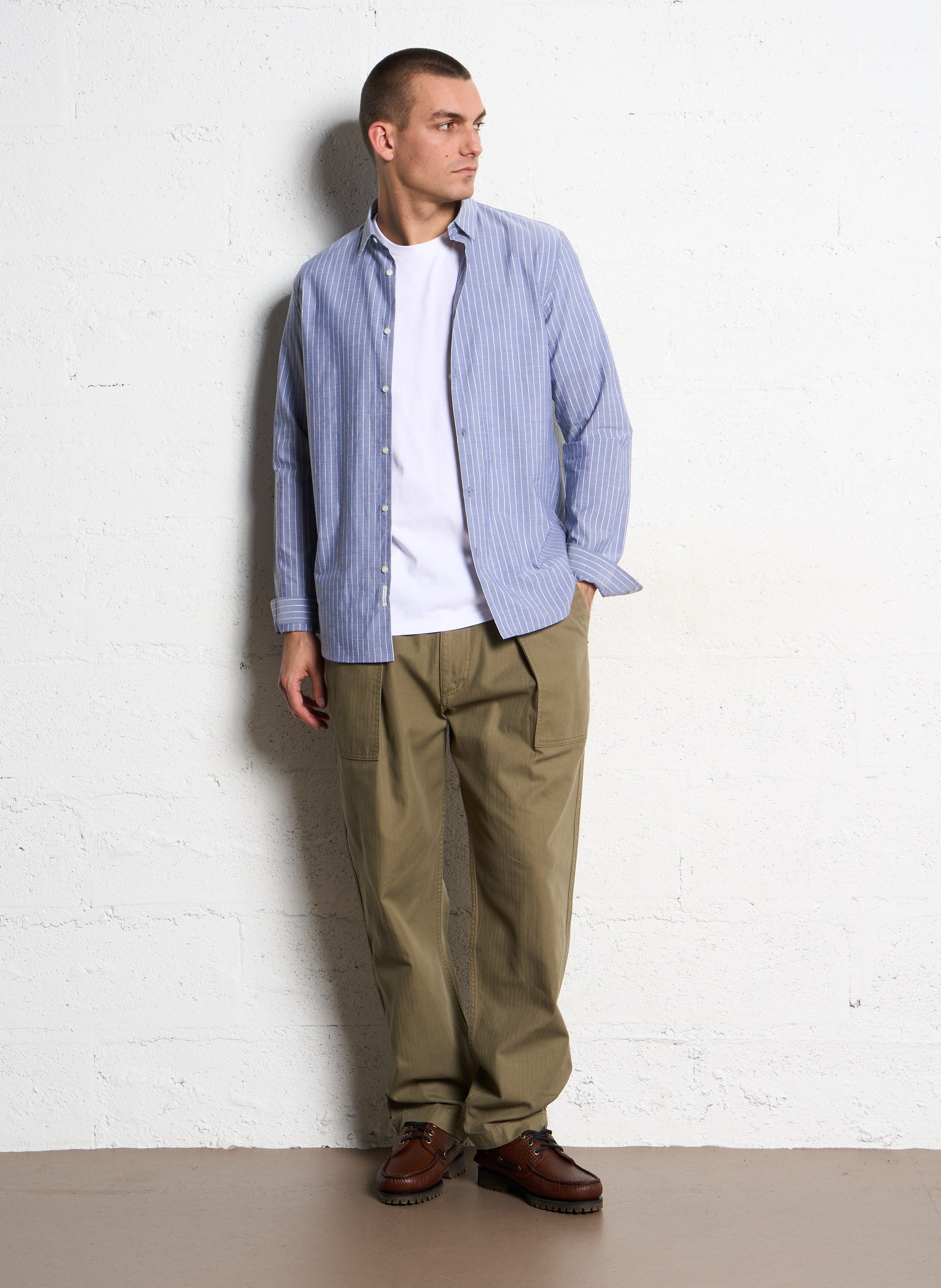 Slim-Fit Hemd mit Pariser Kragen, gestreift aus Baumwolle und Leinen. IKKS Blau