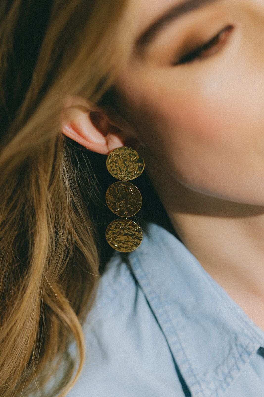 Large hammered round gold-plated stud drop earrings MONSIEUR SIMONE Silver