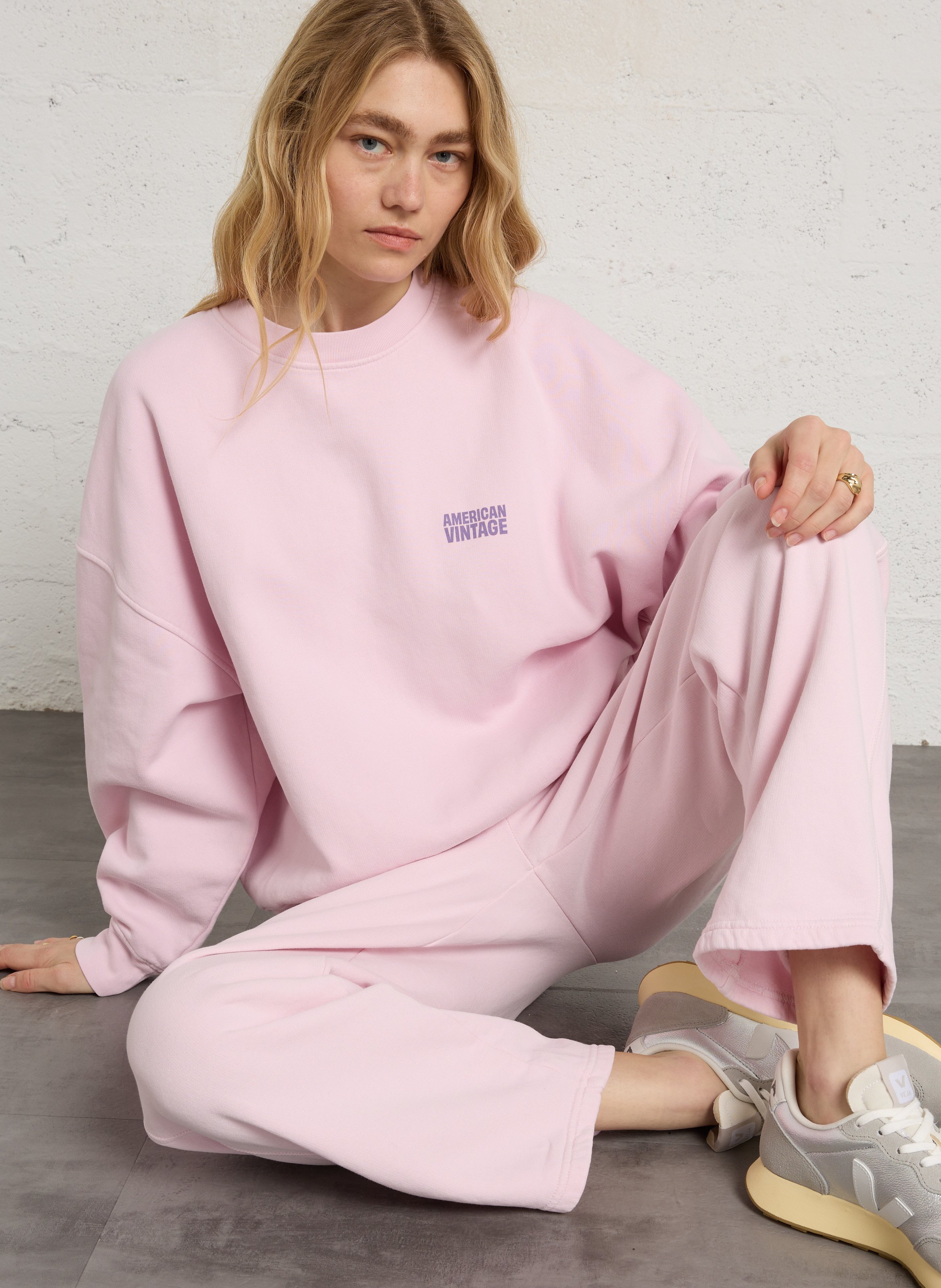 Wijd katoenen sweater met ronde hals en zeefdruk AMERICAN VINTAGE