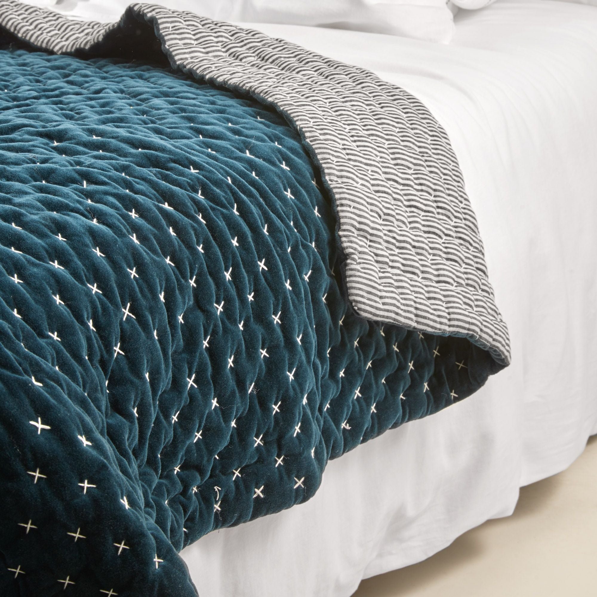 CARLINA - Quilted linen bedspread MADURA Blue