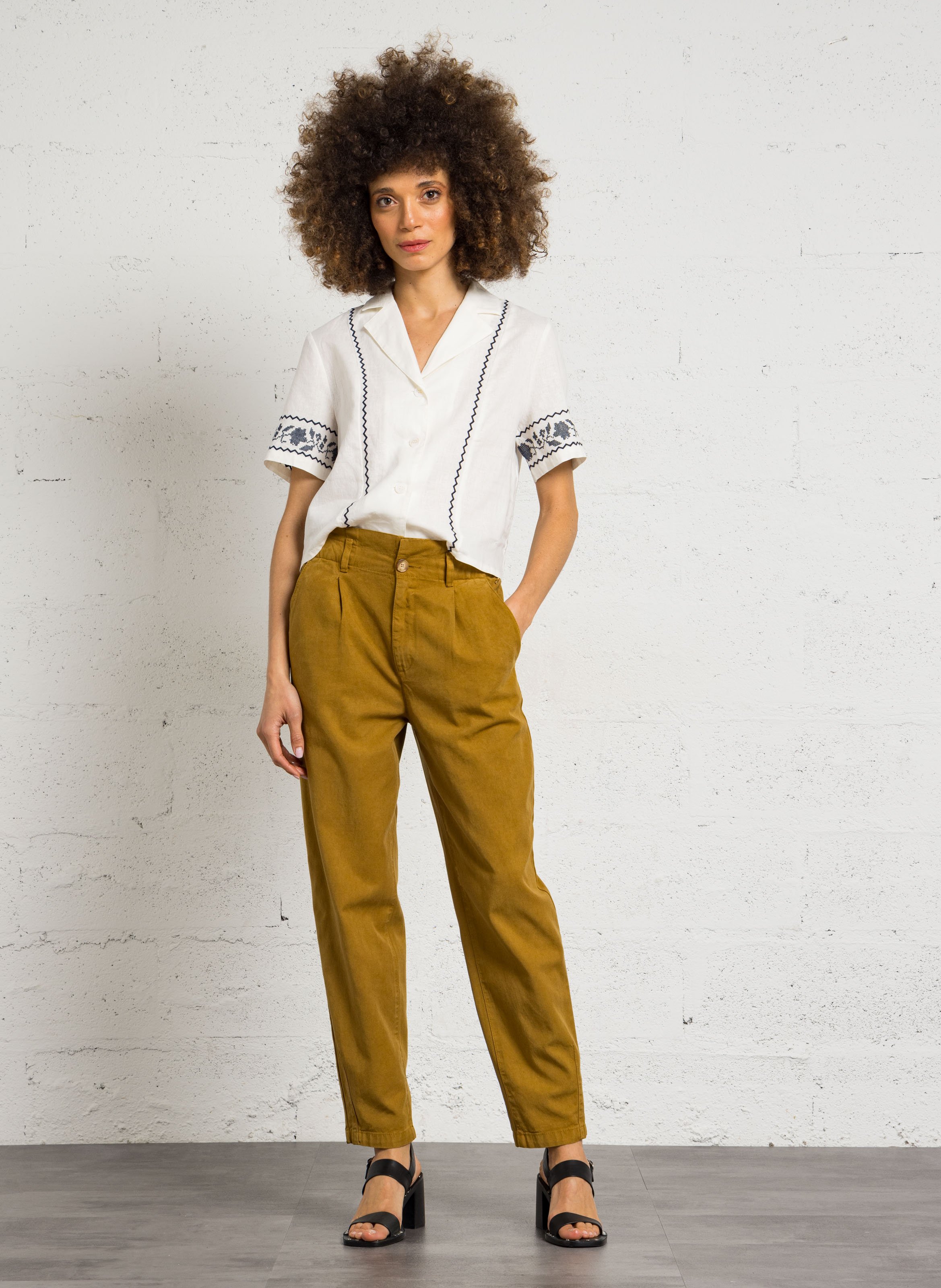 Top droit col tailleur en lin mélangé THE KORNER Blanc