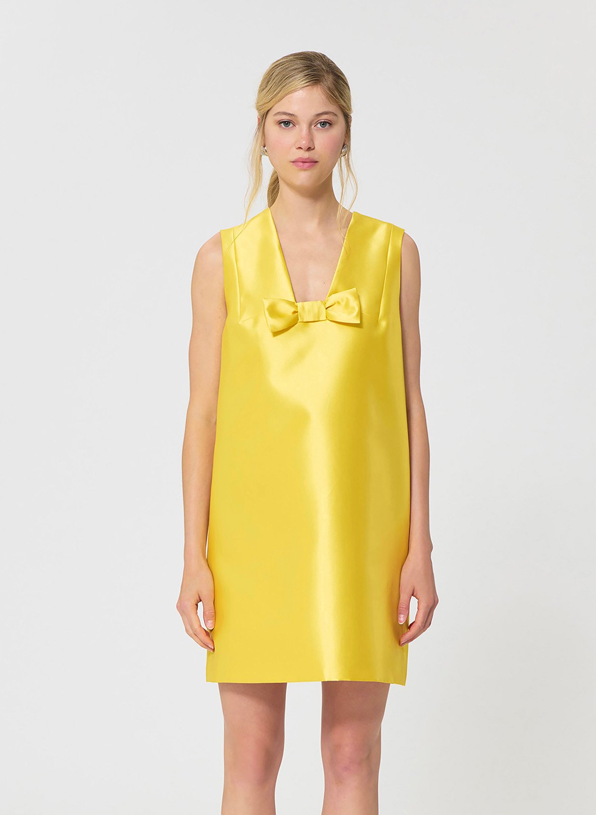Korte mouwloze satijnen jurk TARA JARMON Geel
