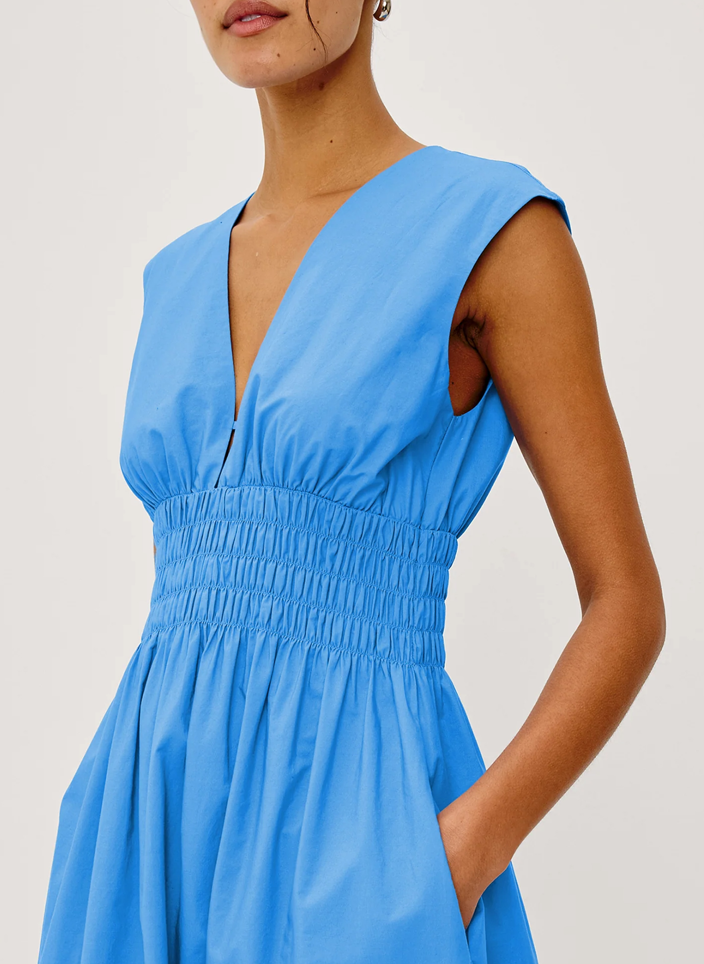 Halflange, katoenen jurk met V-hals RAILS Blauw