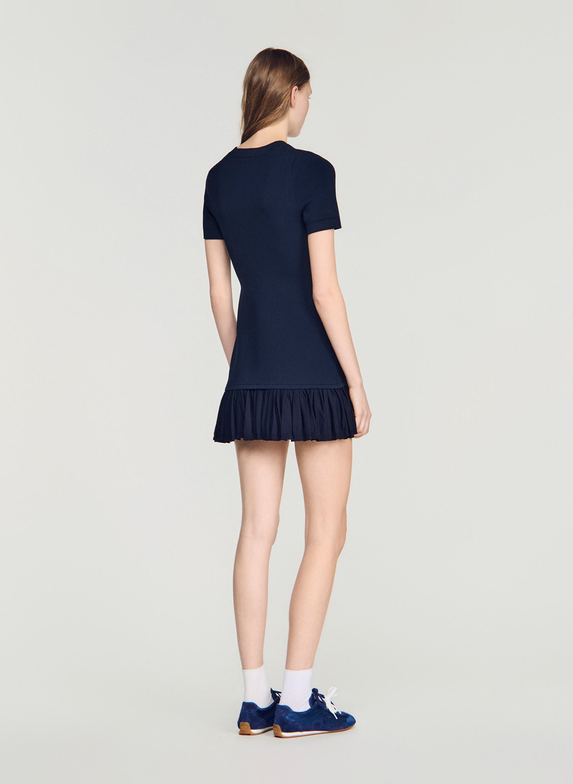 Robe courte ajustée col rond SANDRO Blauw