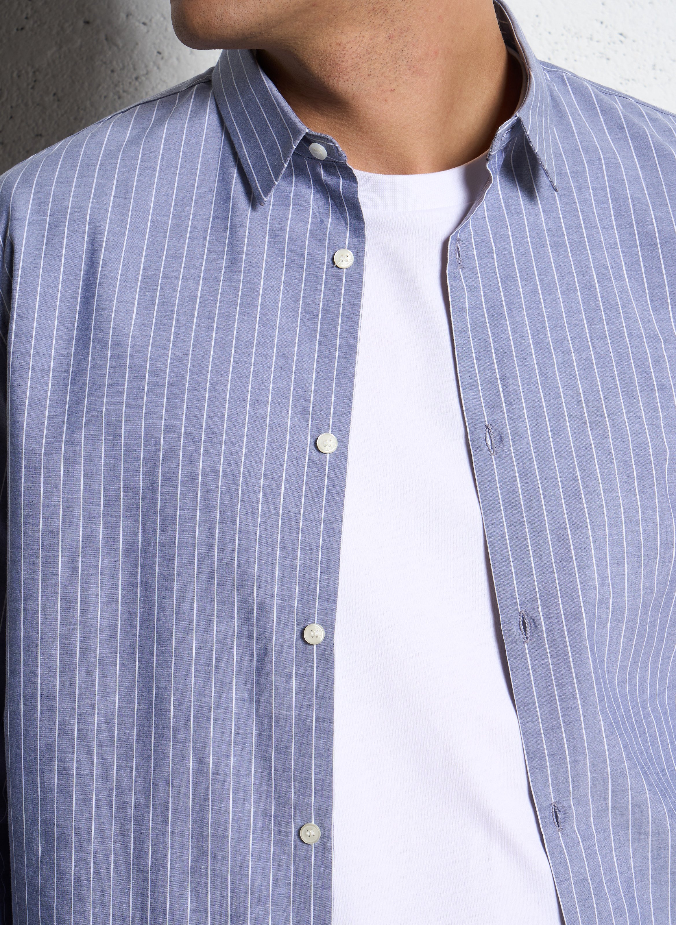 Slim-Fit Hemd mit Pariser Kragen, gestreift aus Baumwolle und Leinen. IKKS Blau