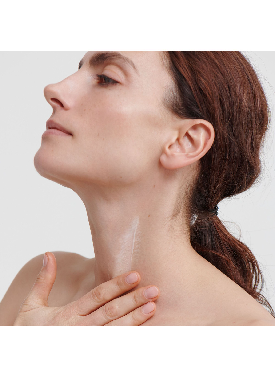 Regenerating Neck and Décolleté Cream DR. HAUSCHKA No color