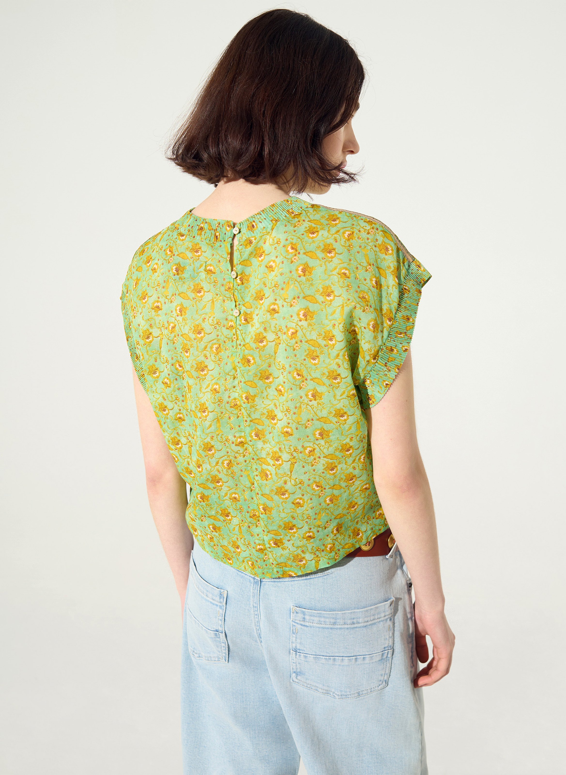 Top estampado cuello redondo. COTELAC Verde