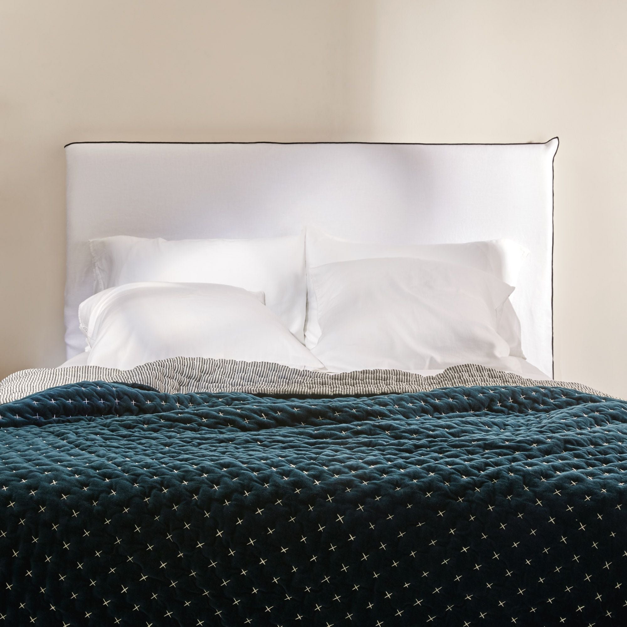 CARLINA - Quilted linen bedspread MADURA Blue