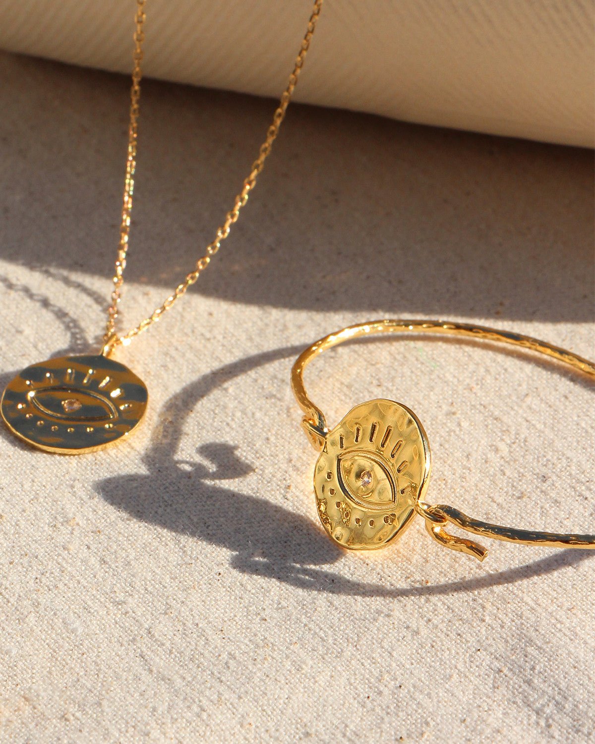 Gold-plated bangle NILAI Golden