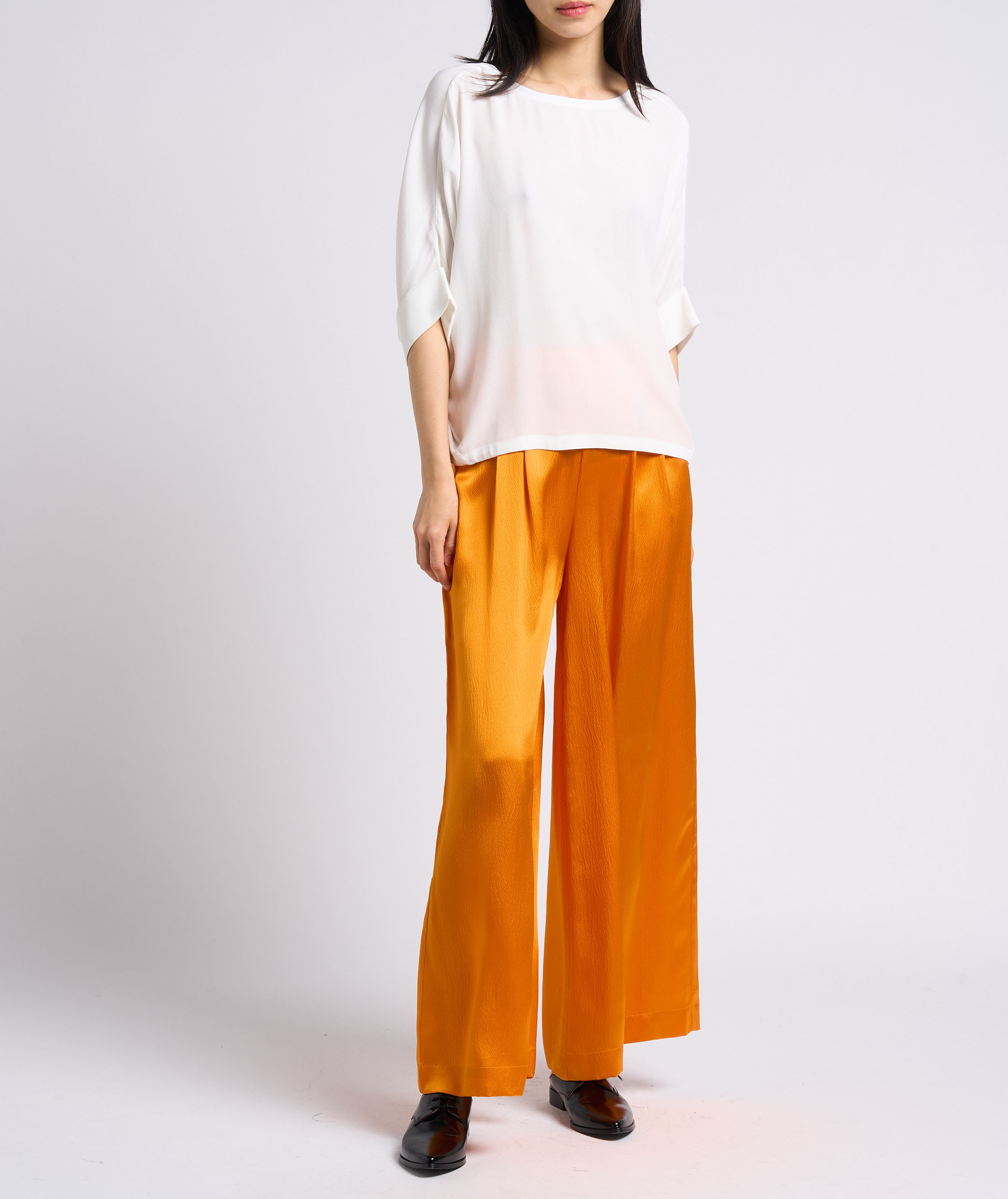 Pantalón ancho de seda con cinturón talle alto KARMA KOMA Naranja
