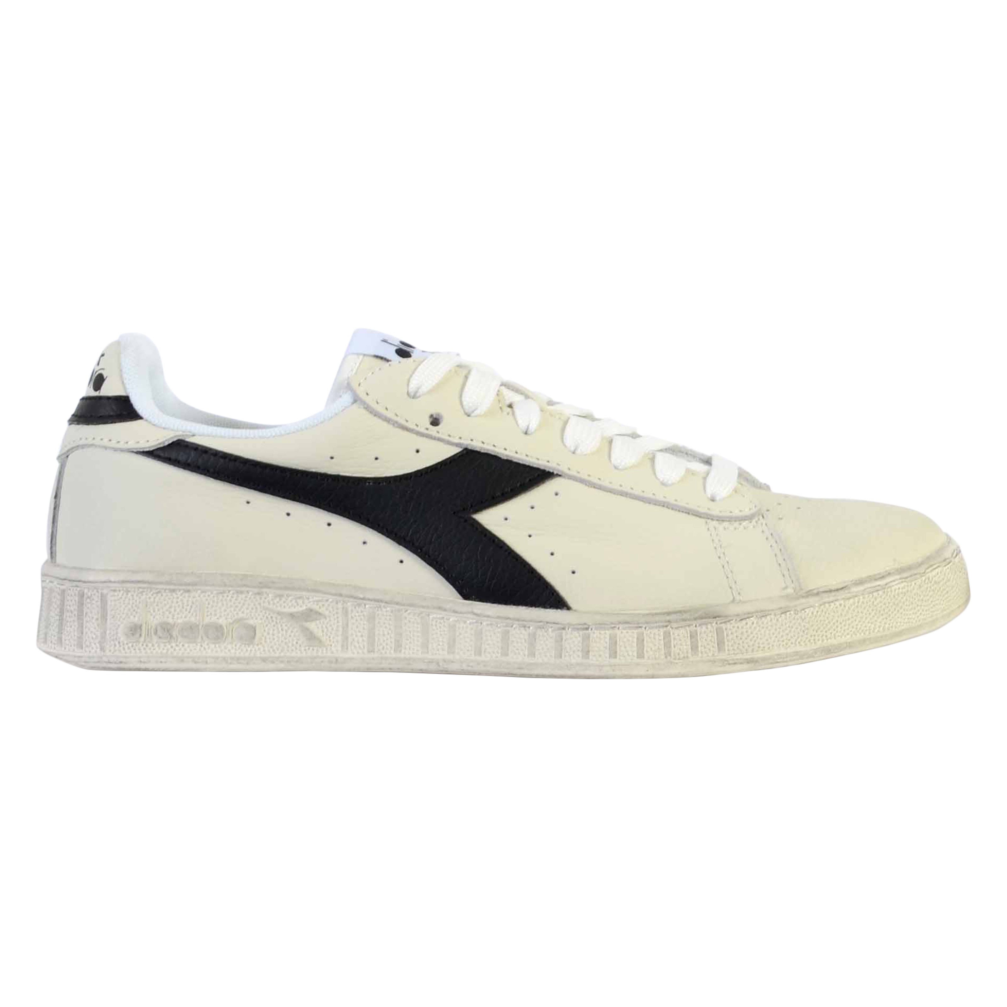 Waxed leather low-top sneakers unisex DIADORA White