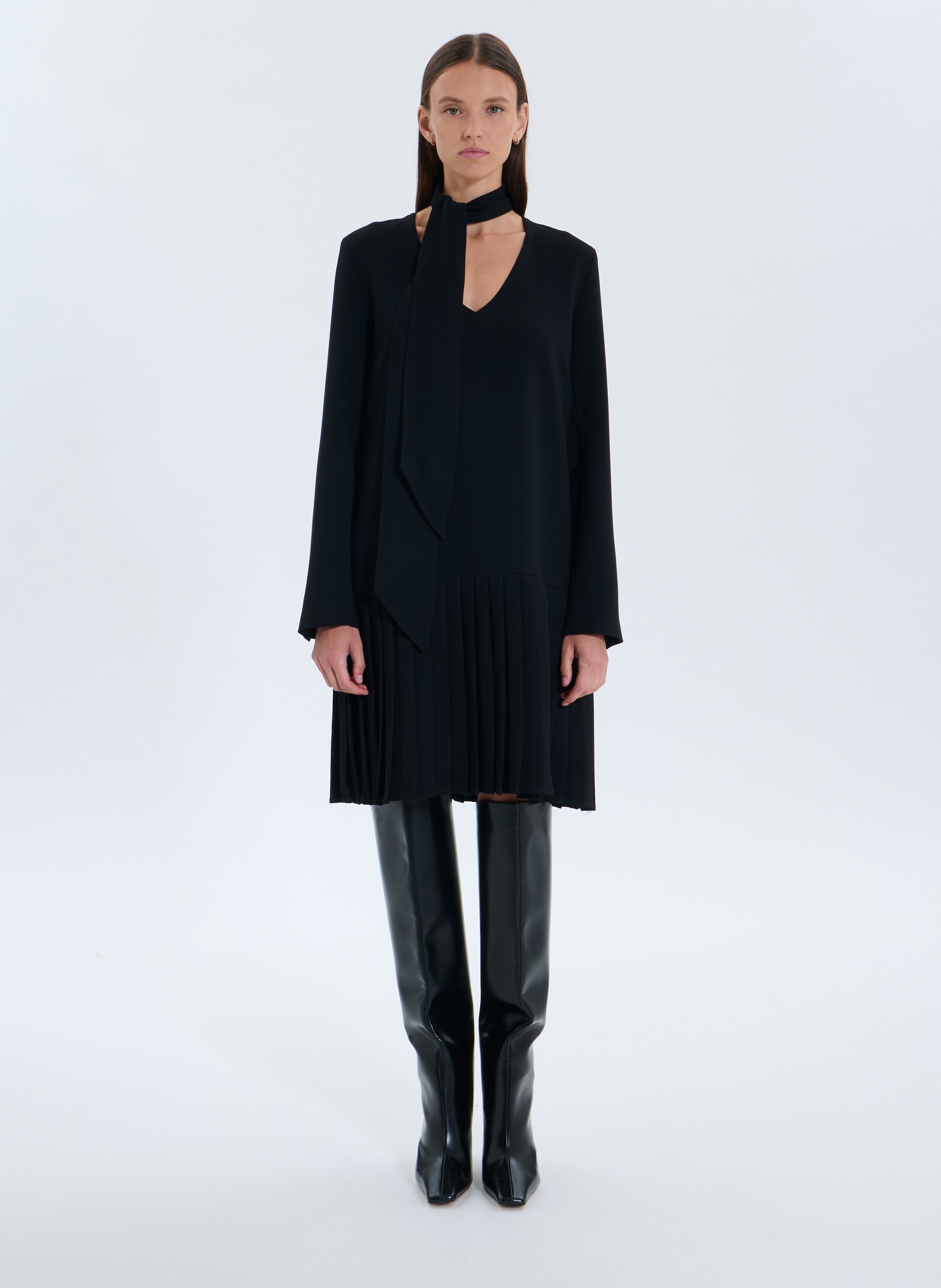 Korte jurk met V-hals ZAPA Black