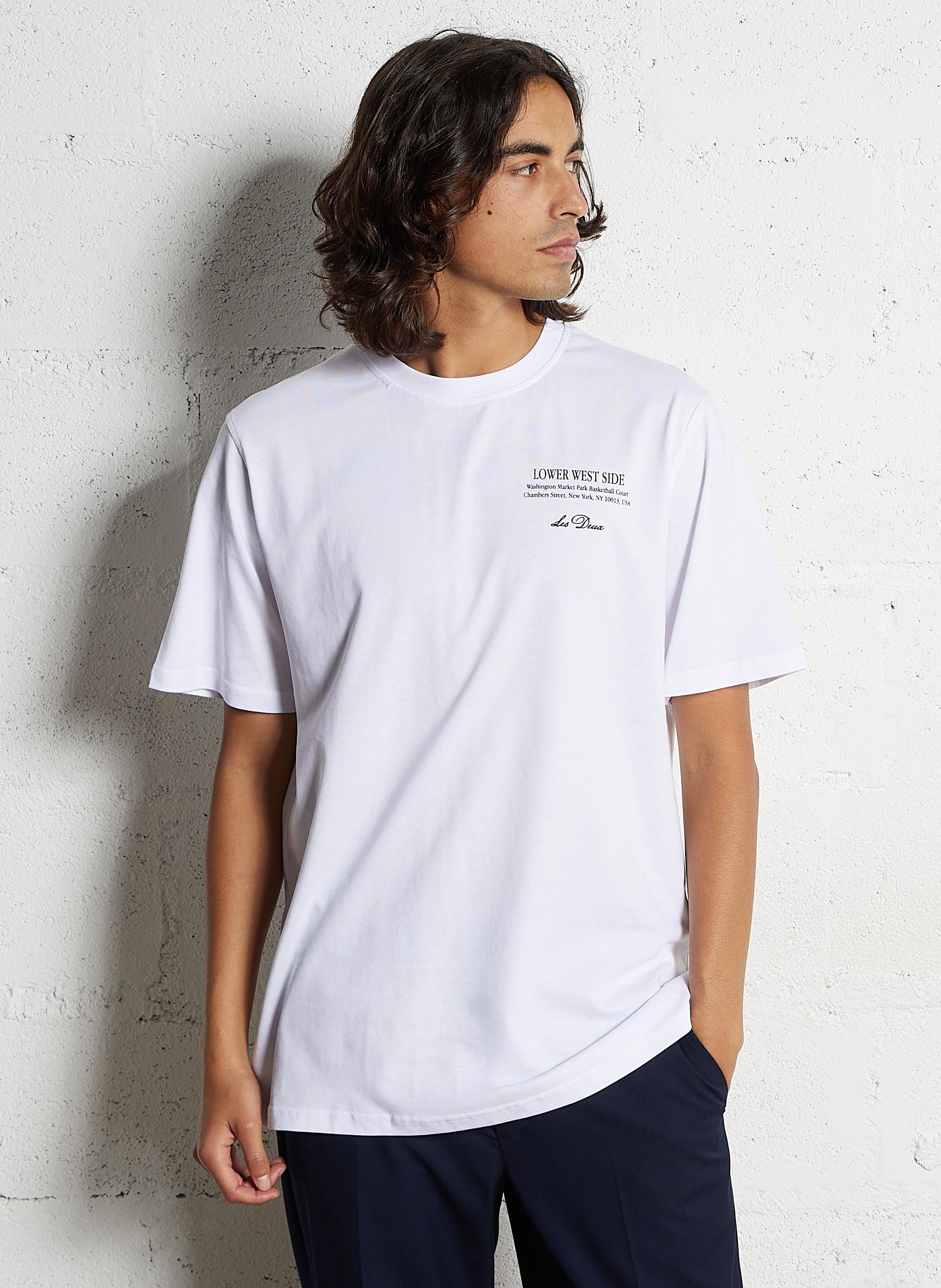 Gerader Rundhalsausschnitt T-Shirt mit Bio-Baumwoll-Print LES DEUX Weiss