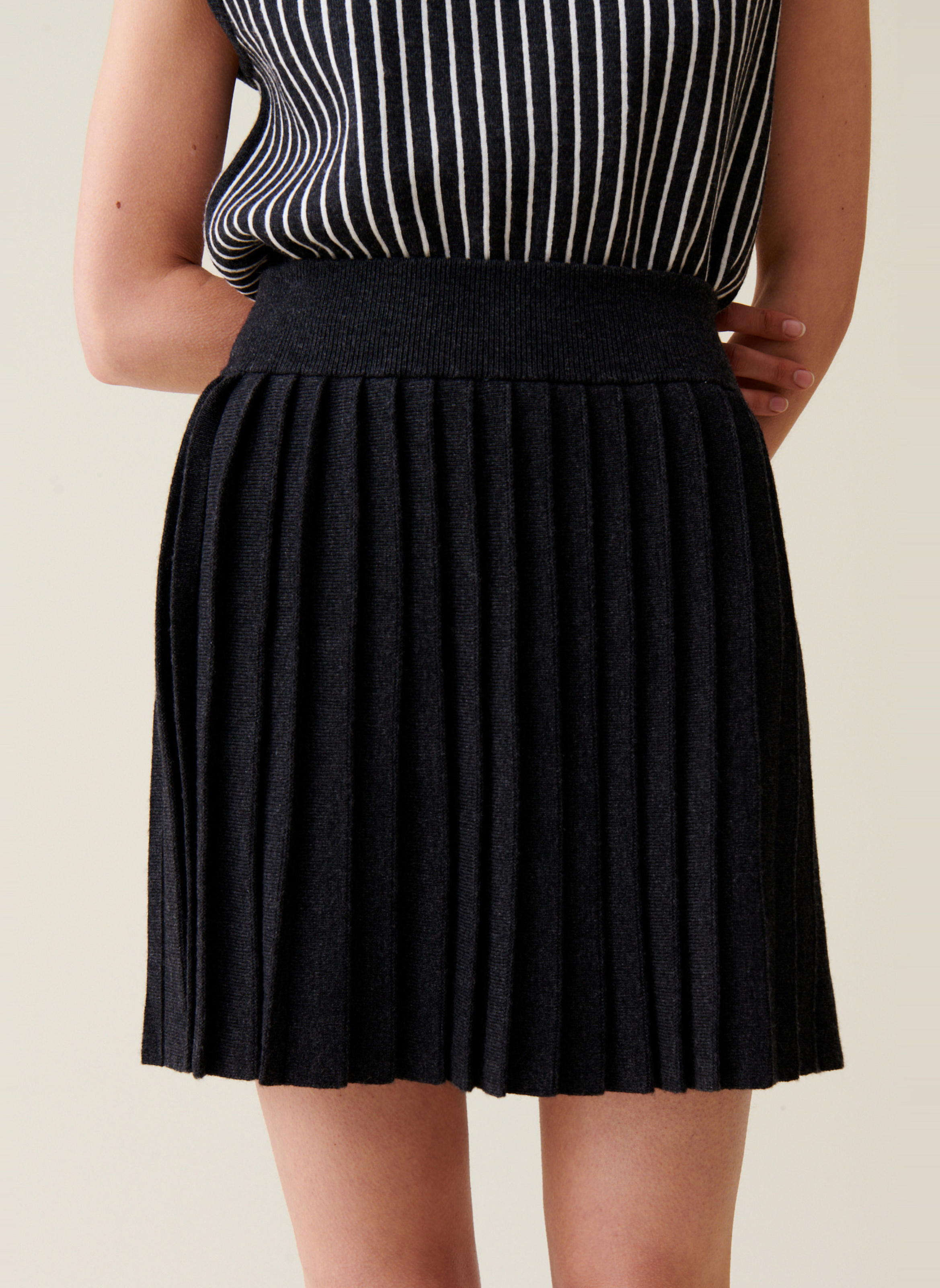 Kurzer Strickfaltenrock CLAUDIE PIERLOT Grau