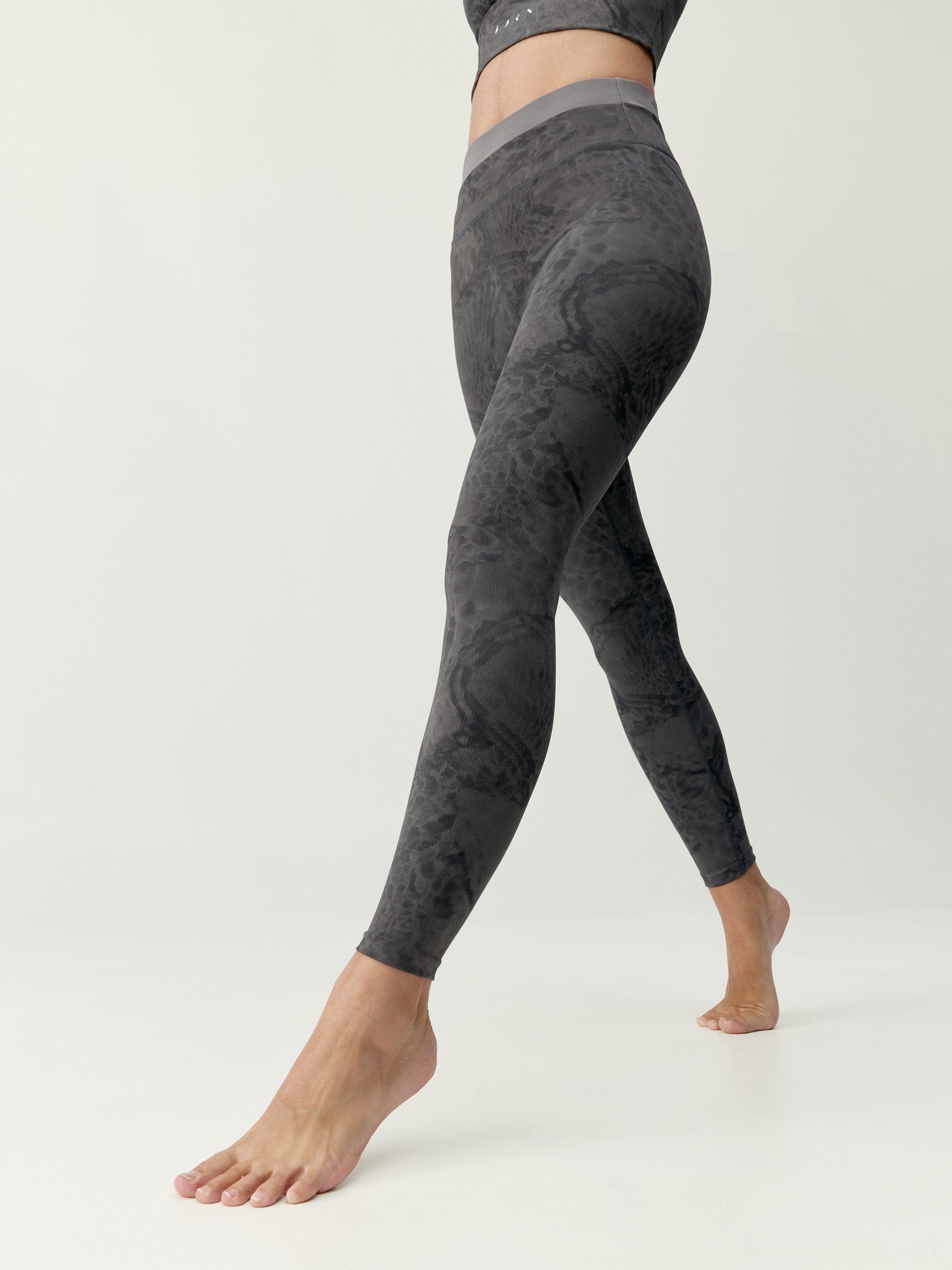 Women's high-waisted quick-dry sports leggings. BORN Brown