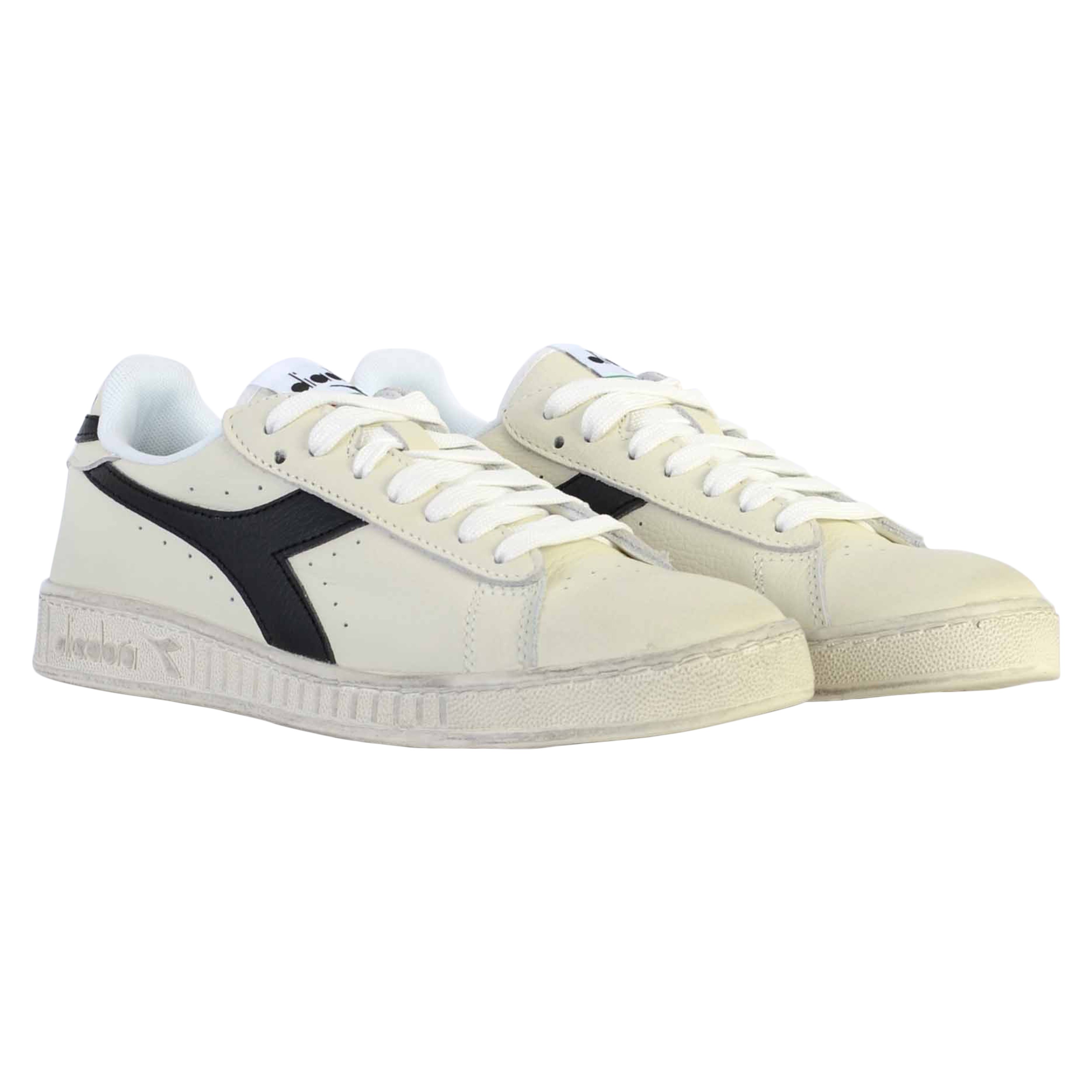 Waxed leather low-top sneakers unisex DIADORA White