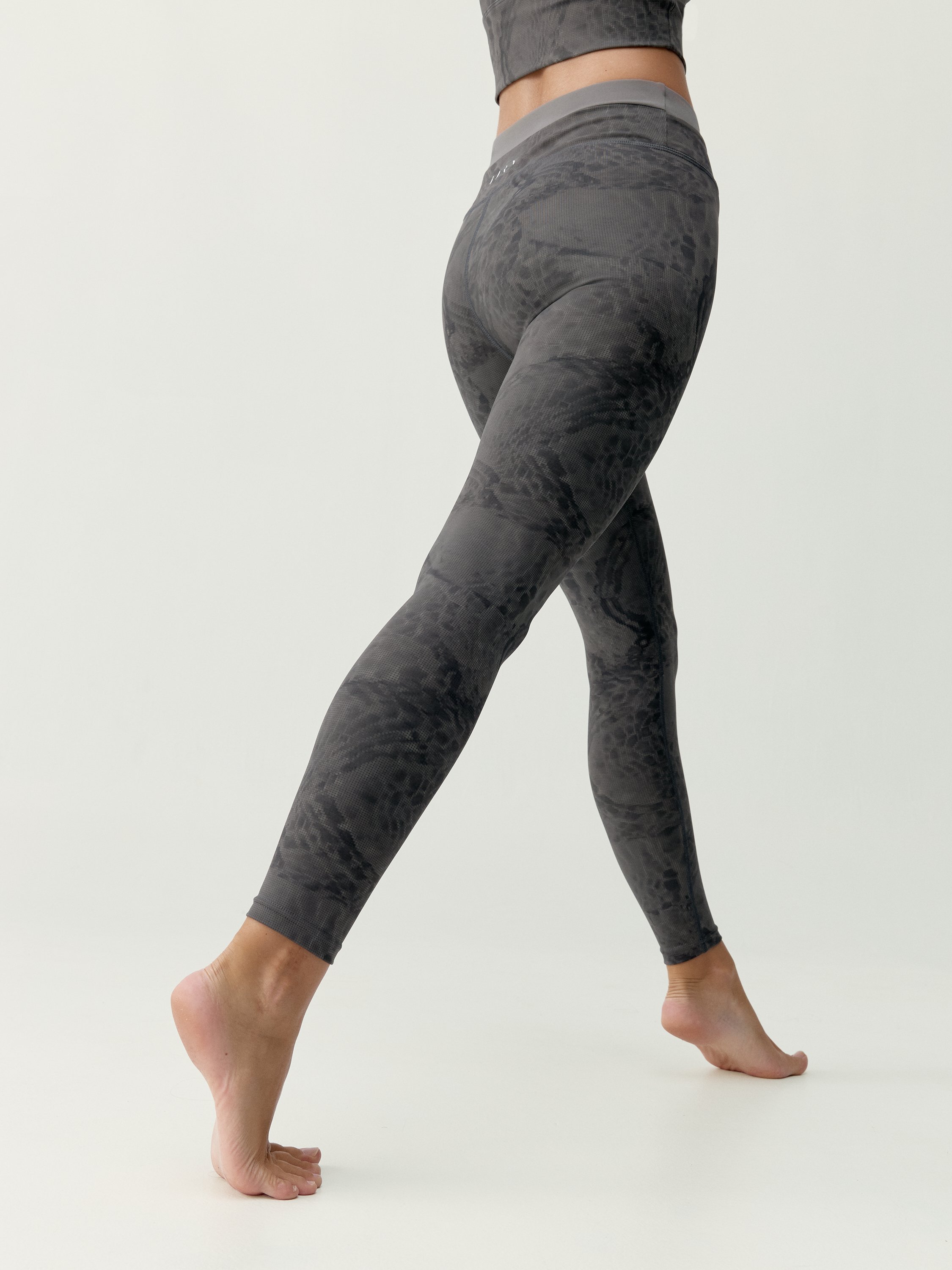 Women's high-waisted quick-dry sports leggings. BORN Brown