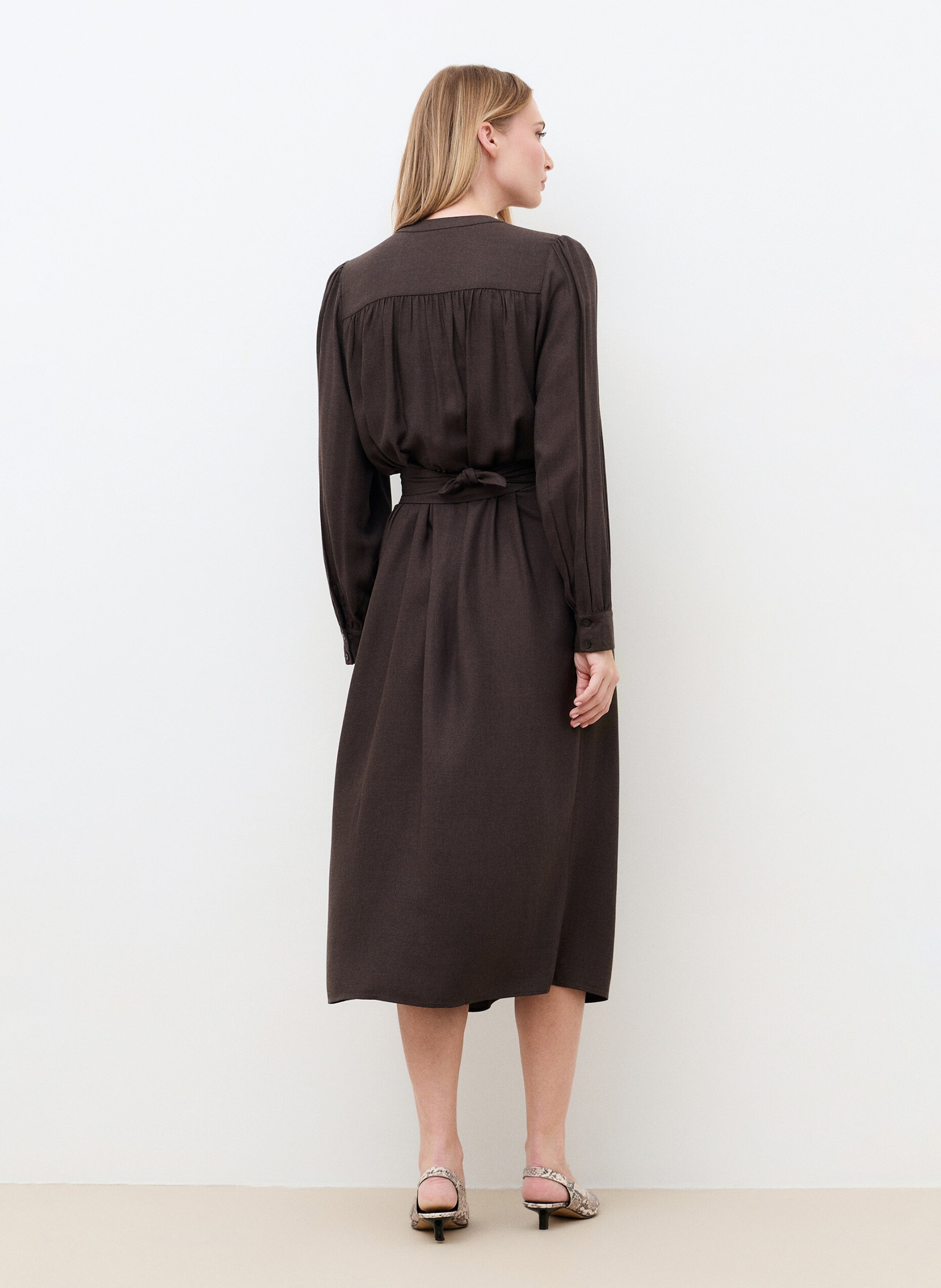 Robe midi ceinturée unie  CAROLL Marron
