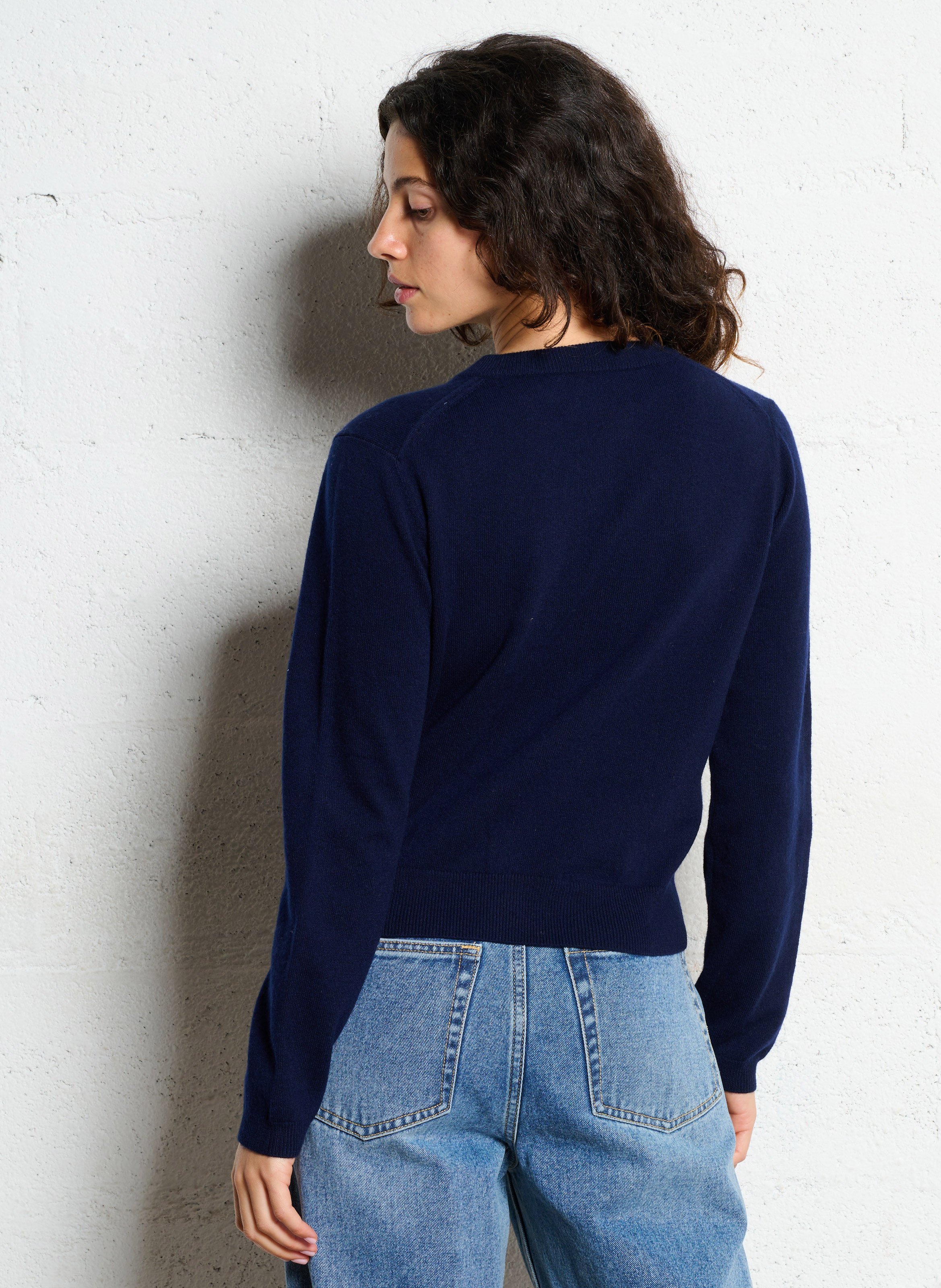 Gerader Strickweste mit Rundhalsausschnitt und Merinowolle-Stickerei BERENICE Blau