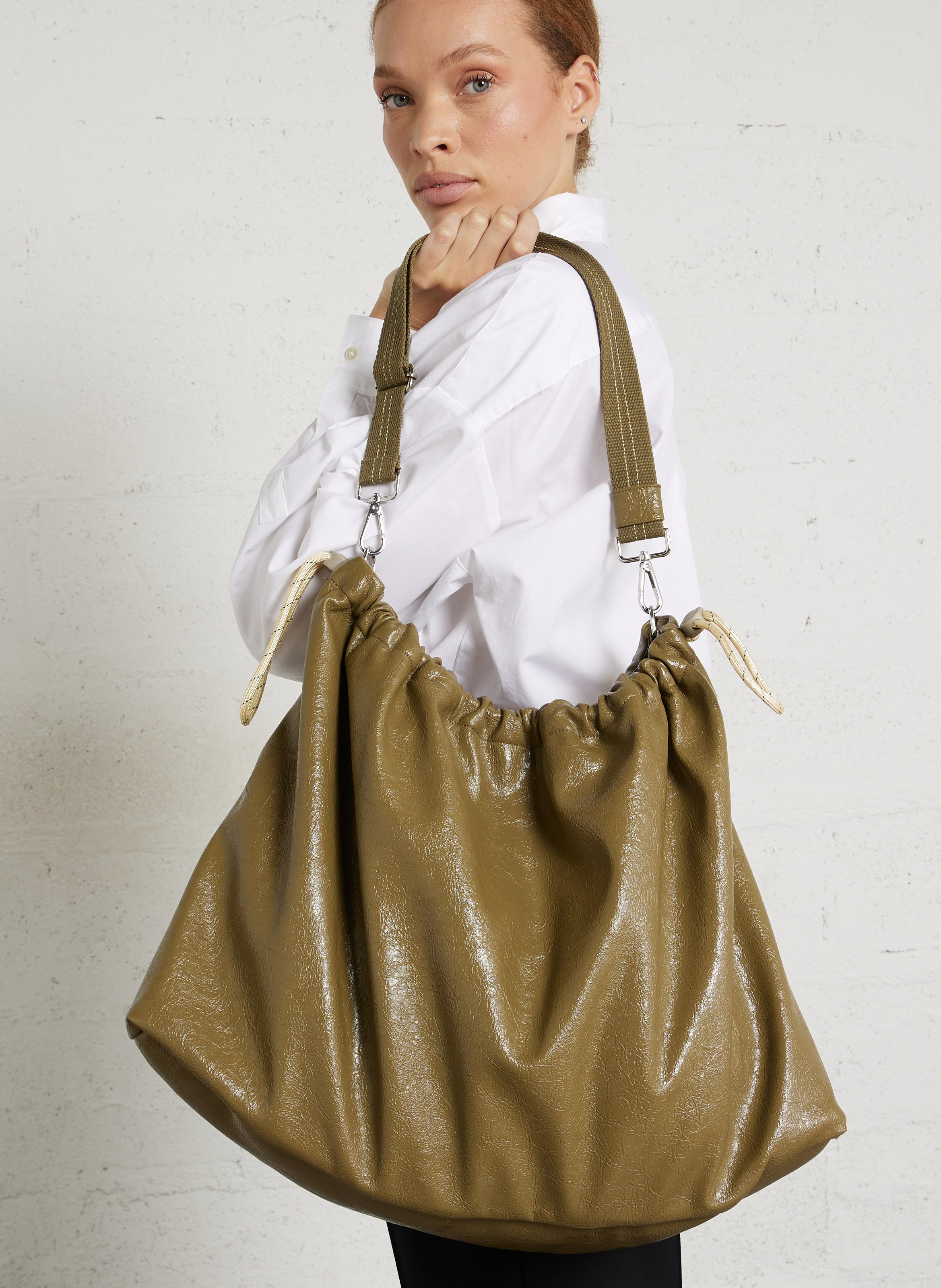 Grote gekreukte schoudertas BELLEROSE Kaki