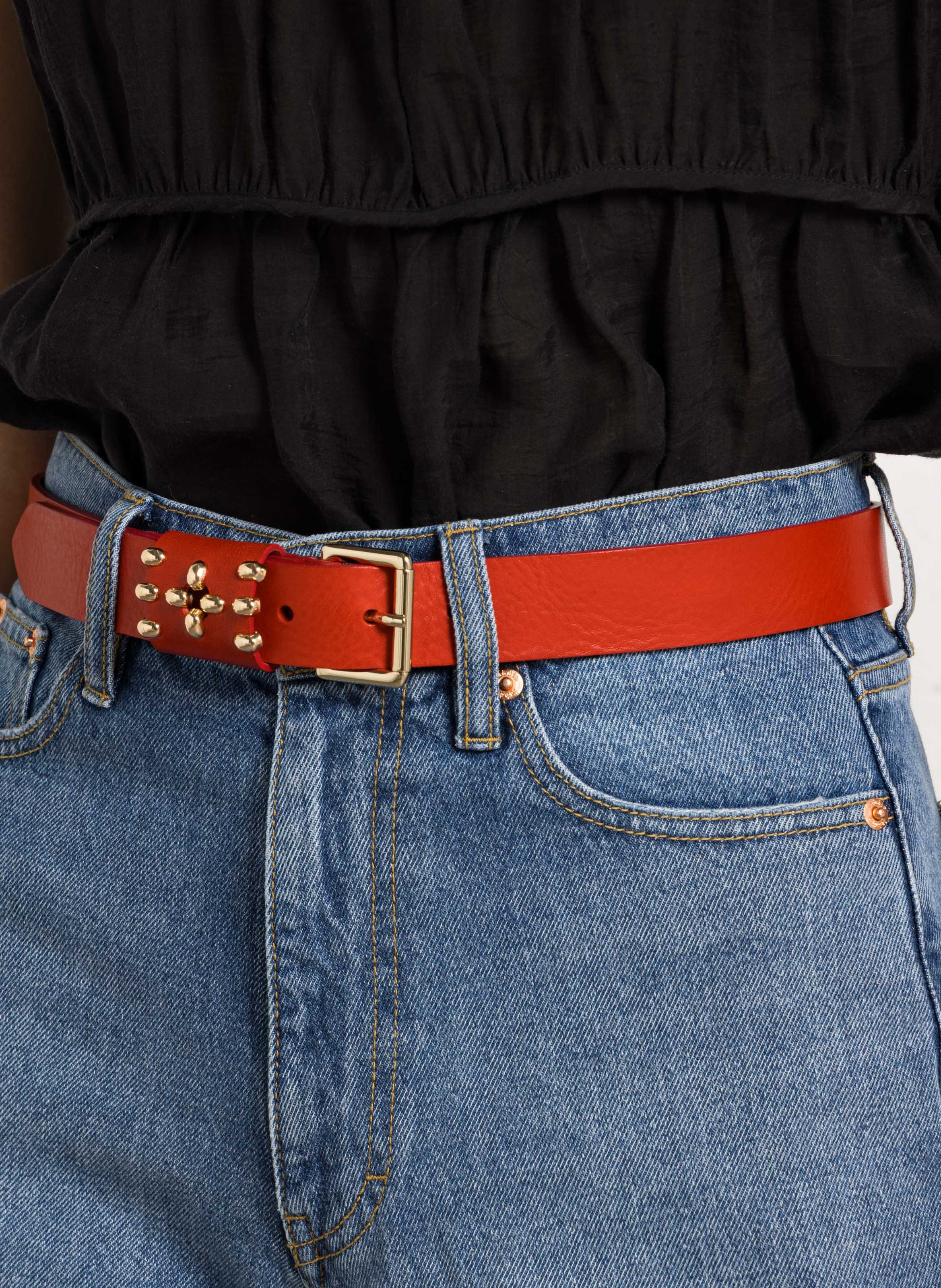 - Buckle closure. - Width: 3 cm.  HERBERT FRERE SOEUR Red