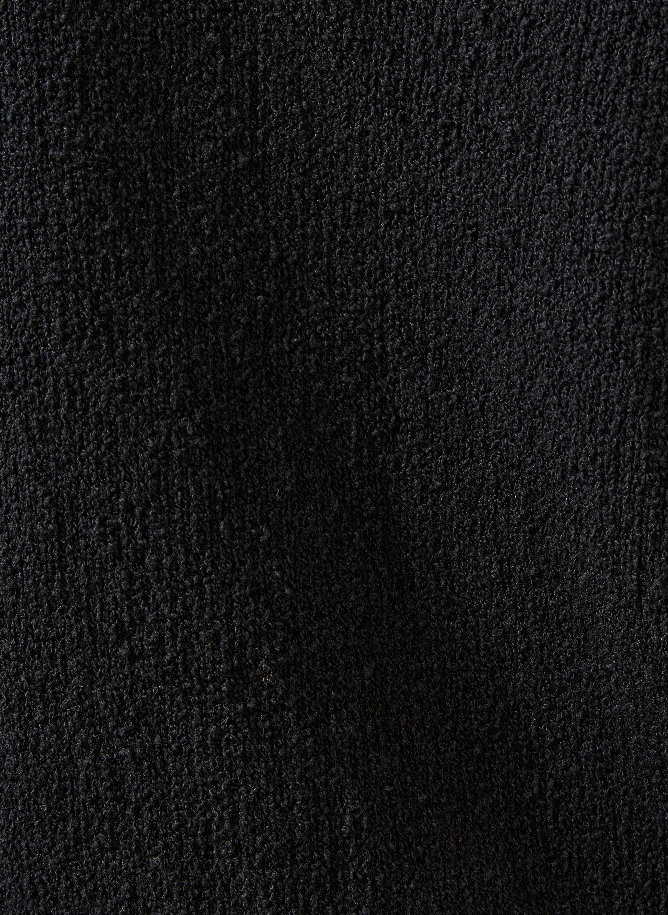 Oversize V-Ausschnitt Pullover aus recycelter Baumwollmischung. LA FEE MARABOUTEE Schwarz