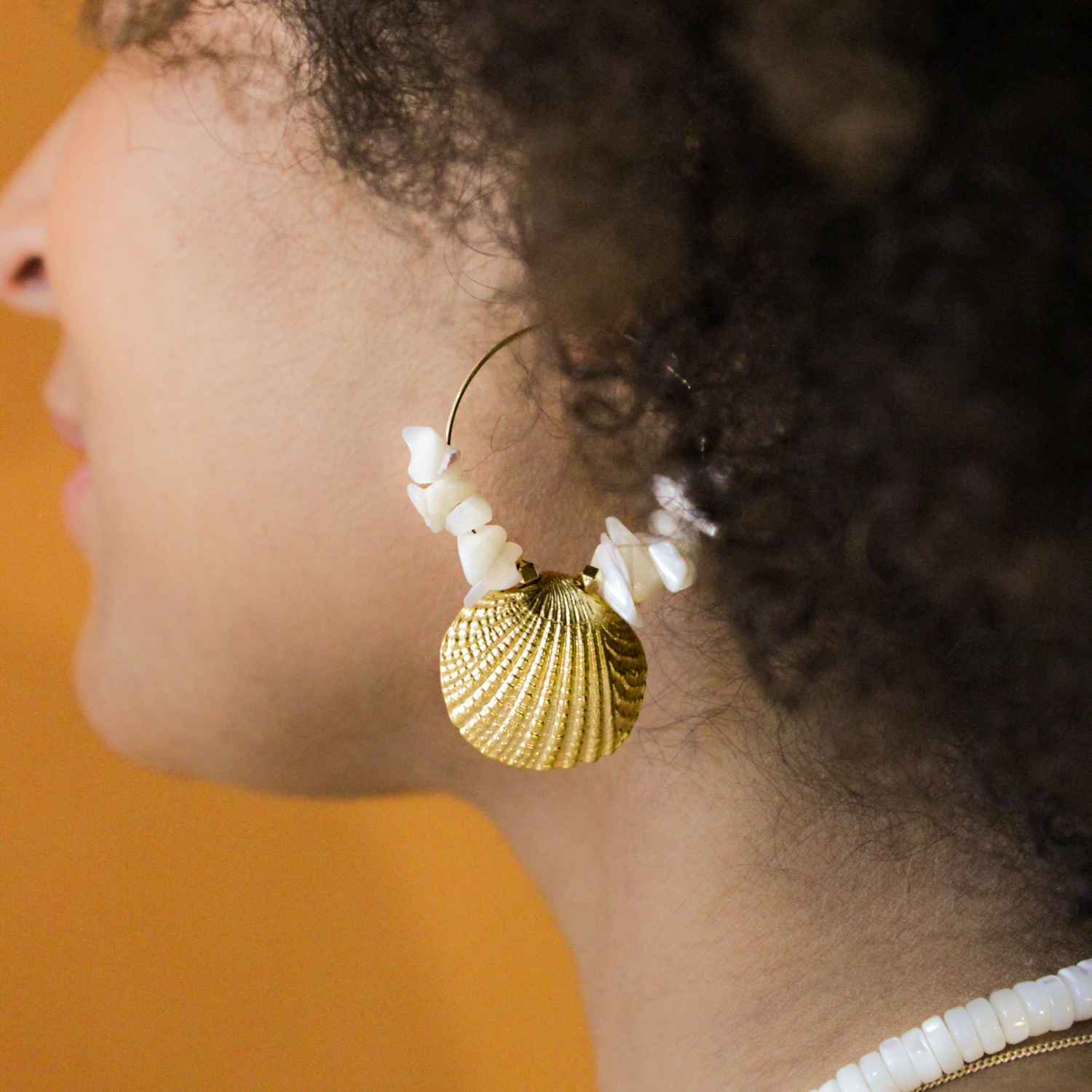 Crunch Shell Hoop Earrings - Eve L'ATELIER DES DAMES Golden