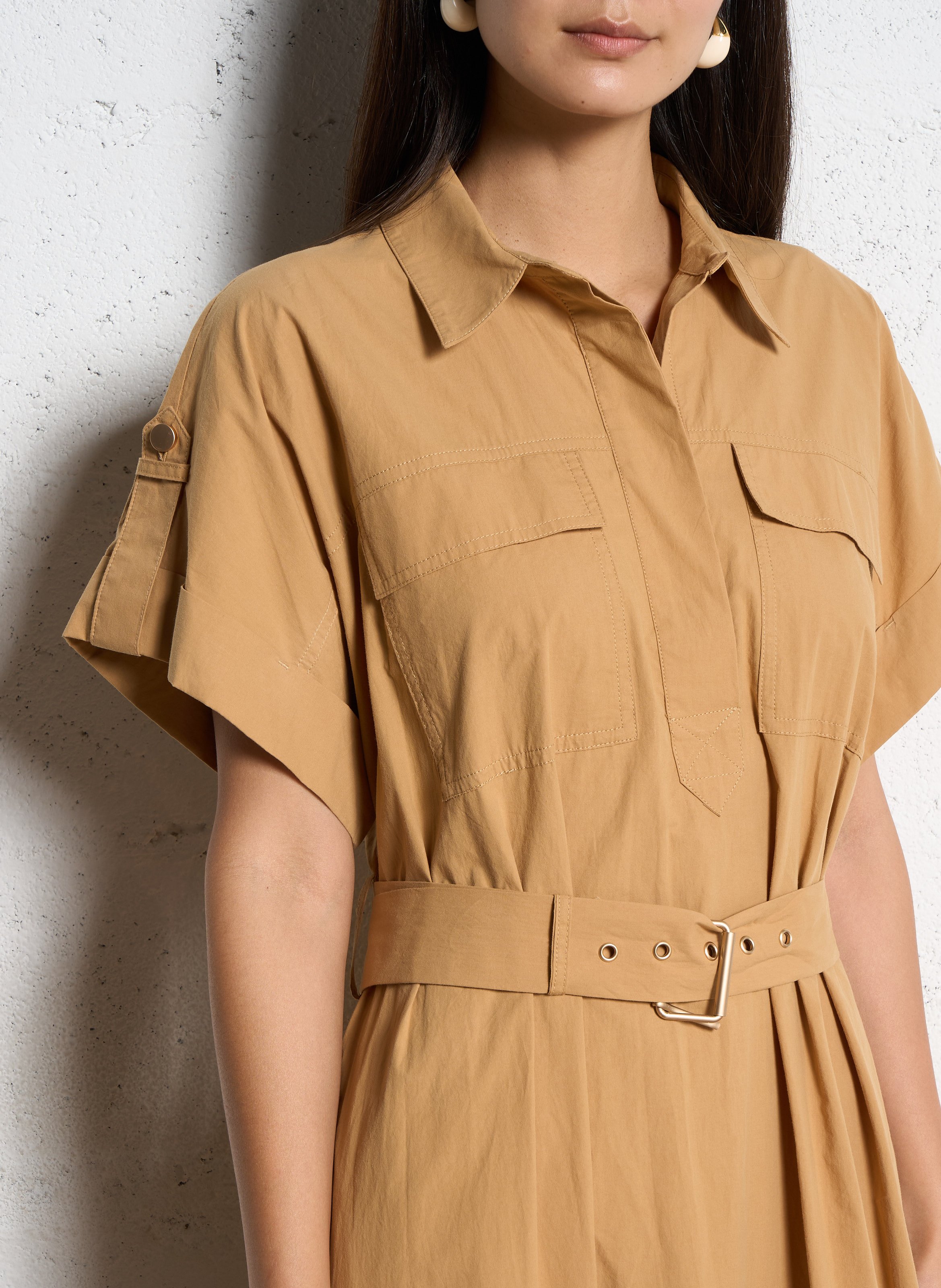 Midi-Kleid mit weitem Schnitt und Trenchcoat-Effekt SUNCOO Beige