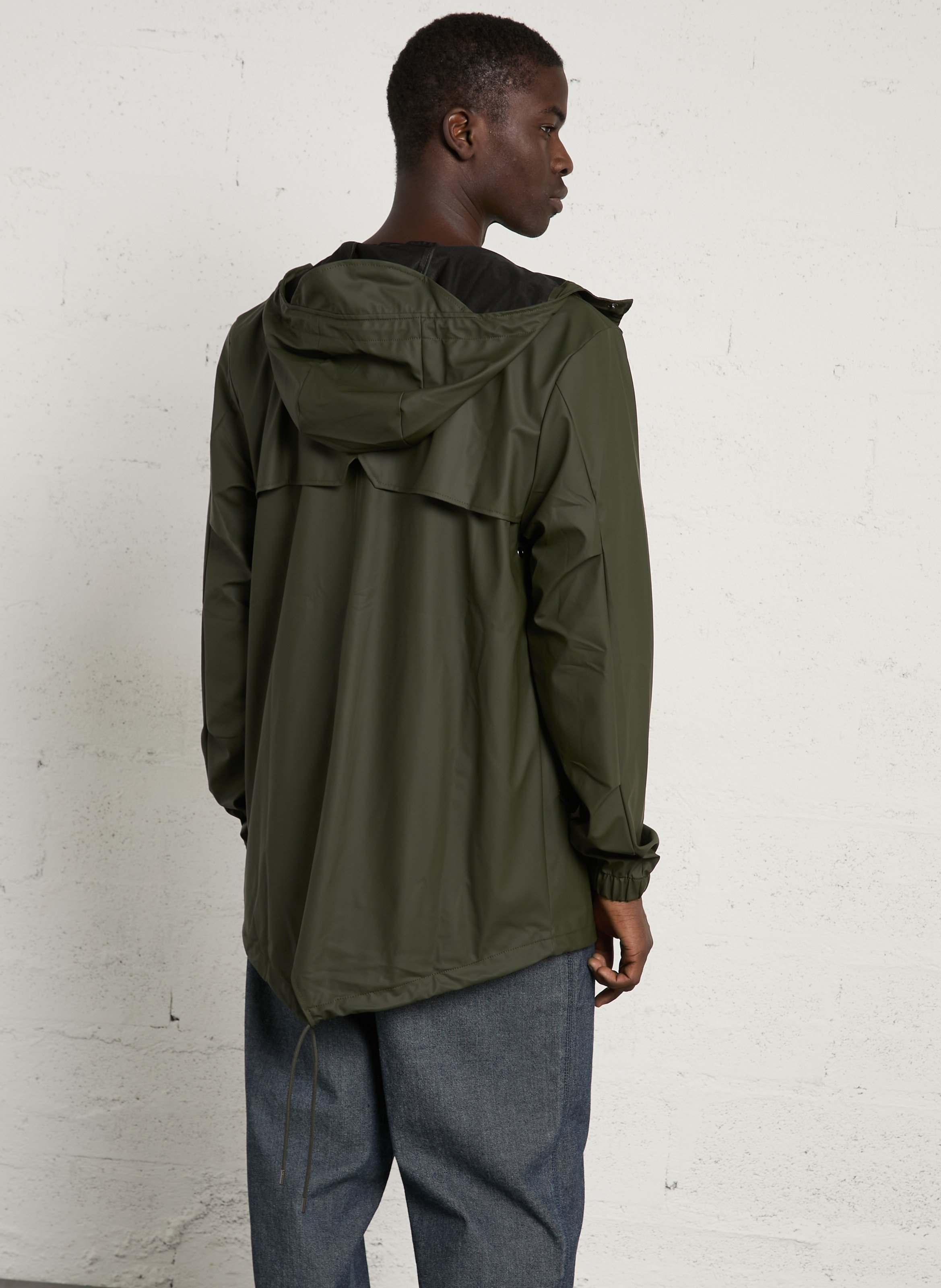 Getailleerde regenjas met opstaande kraag, rits en knopen RAINS Groen