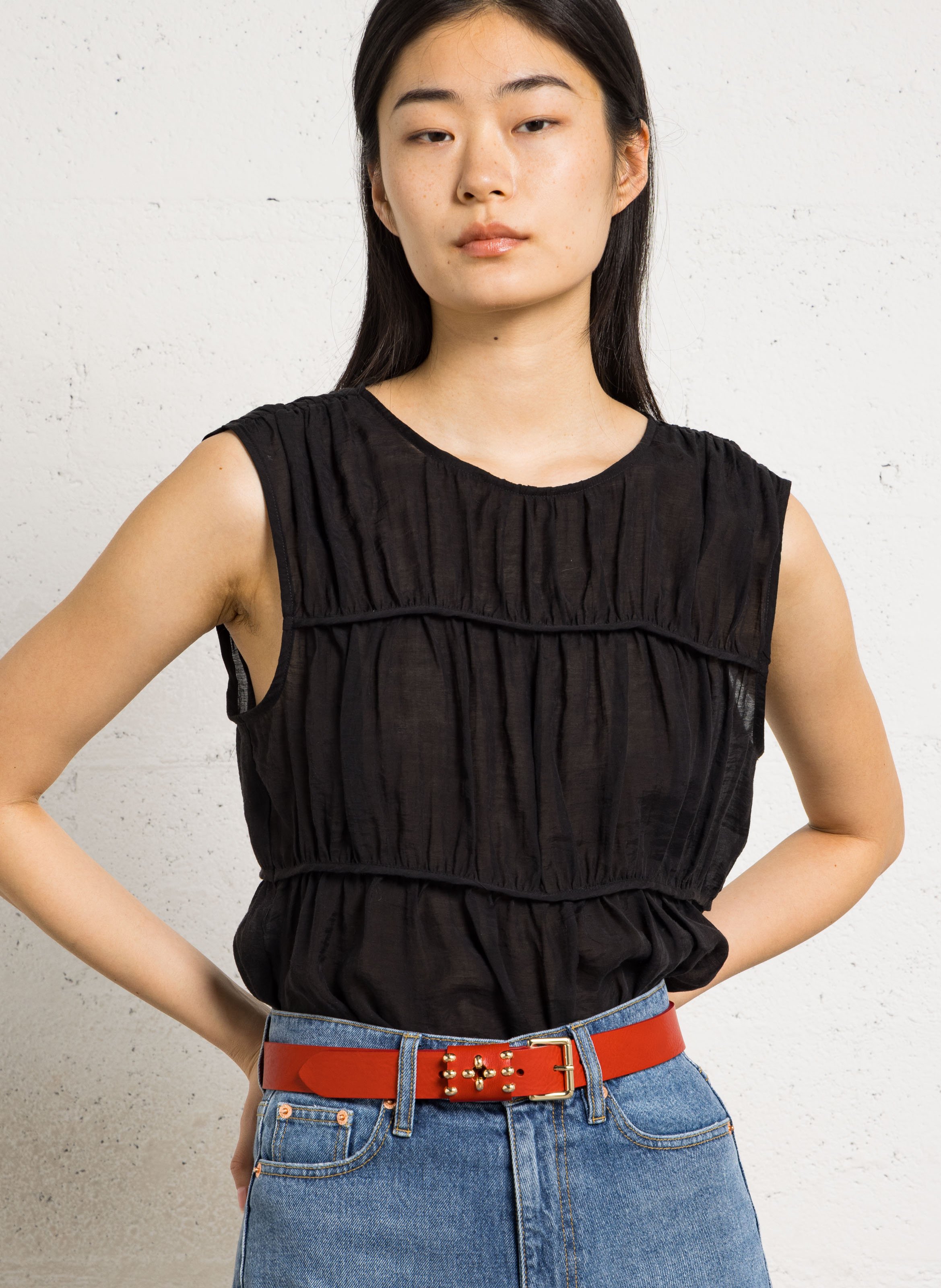 - Buckle closure. - Width: 3 cm.  HERBERT FRERE SOEUR Red