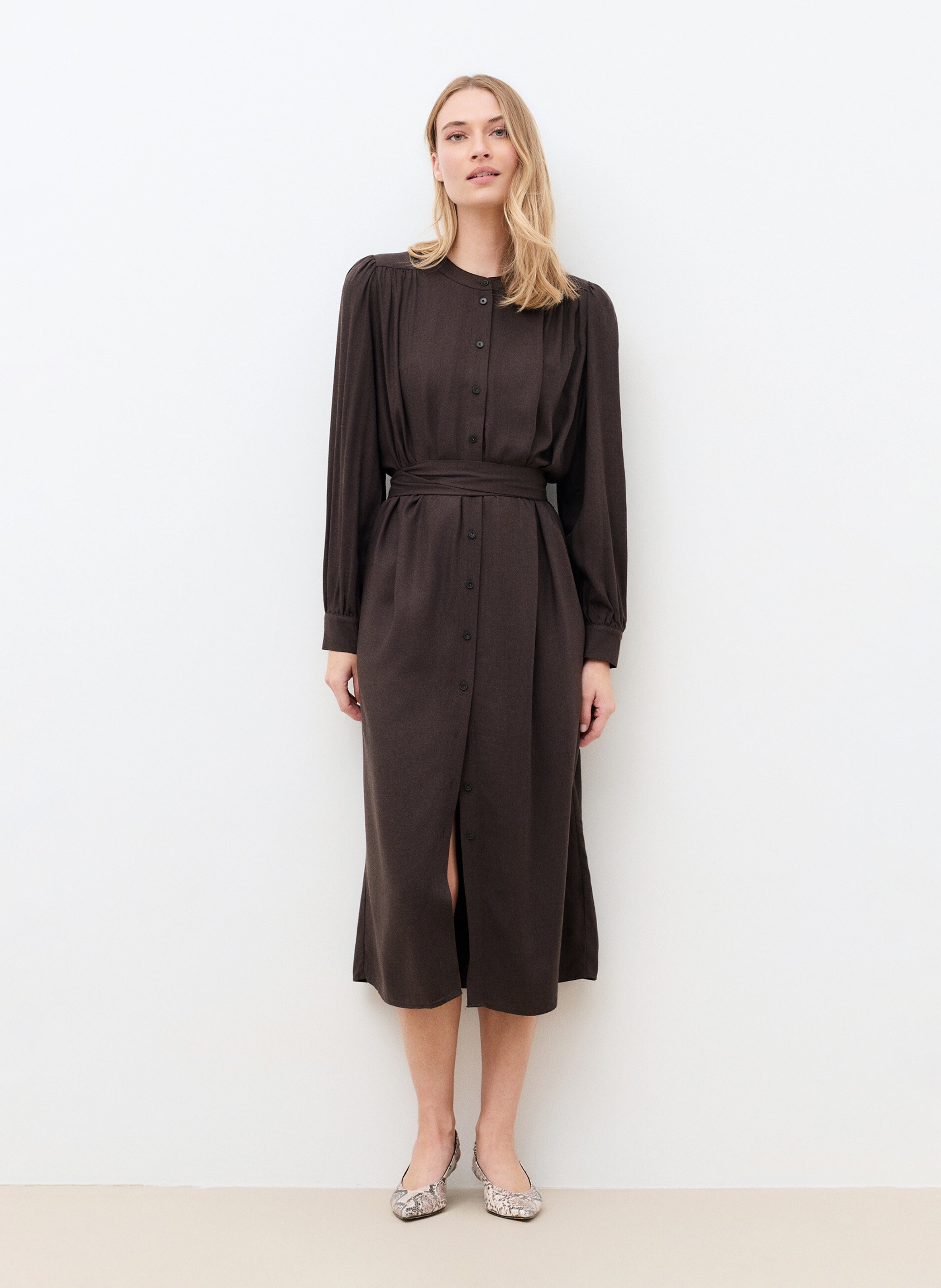 Robe midi ceinturée unie  CAROLL Marron