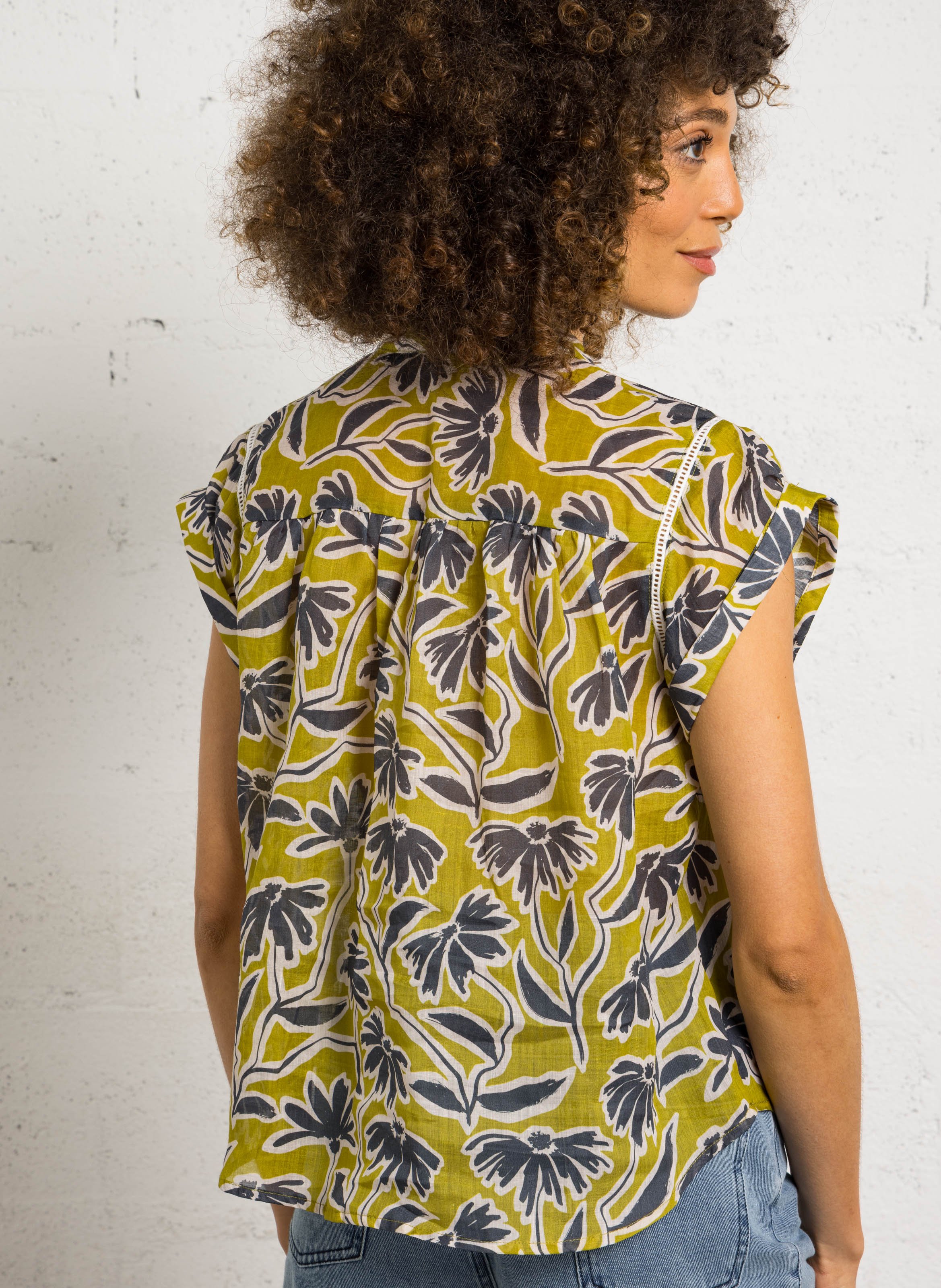 Kurzarm-Tunika mit Tunika-Kragen und Print THE KORNER Khaki