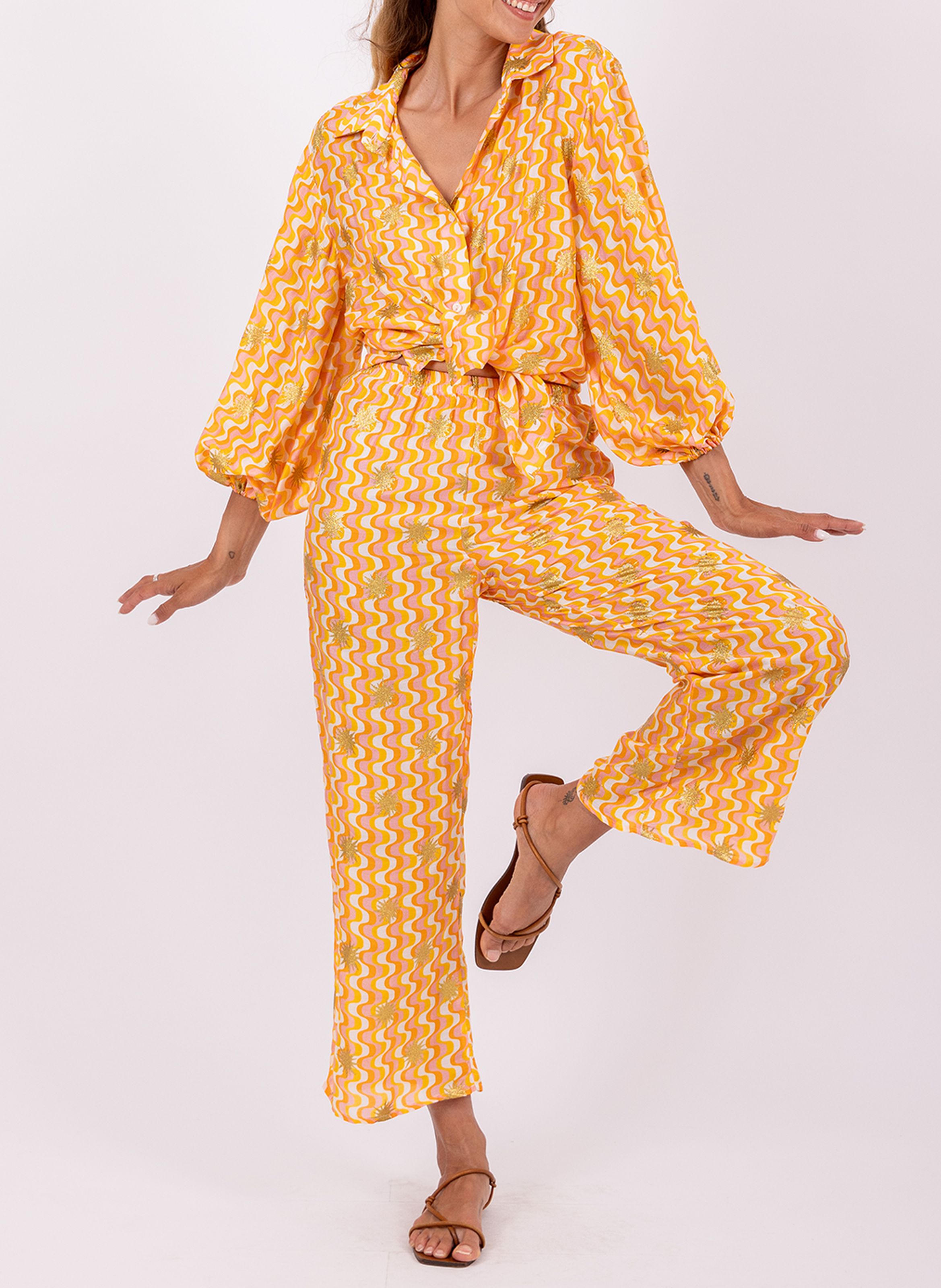 Hoch sitzende fließende Hose mit Muster SUNDRESS Gelb