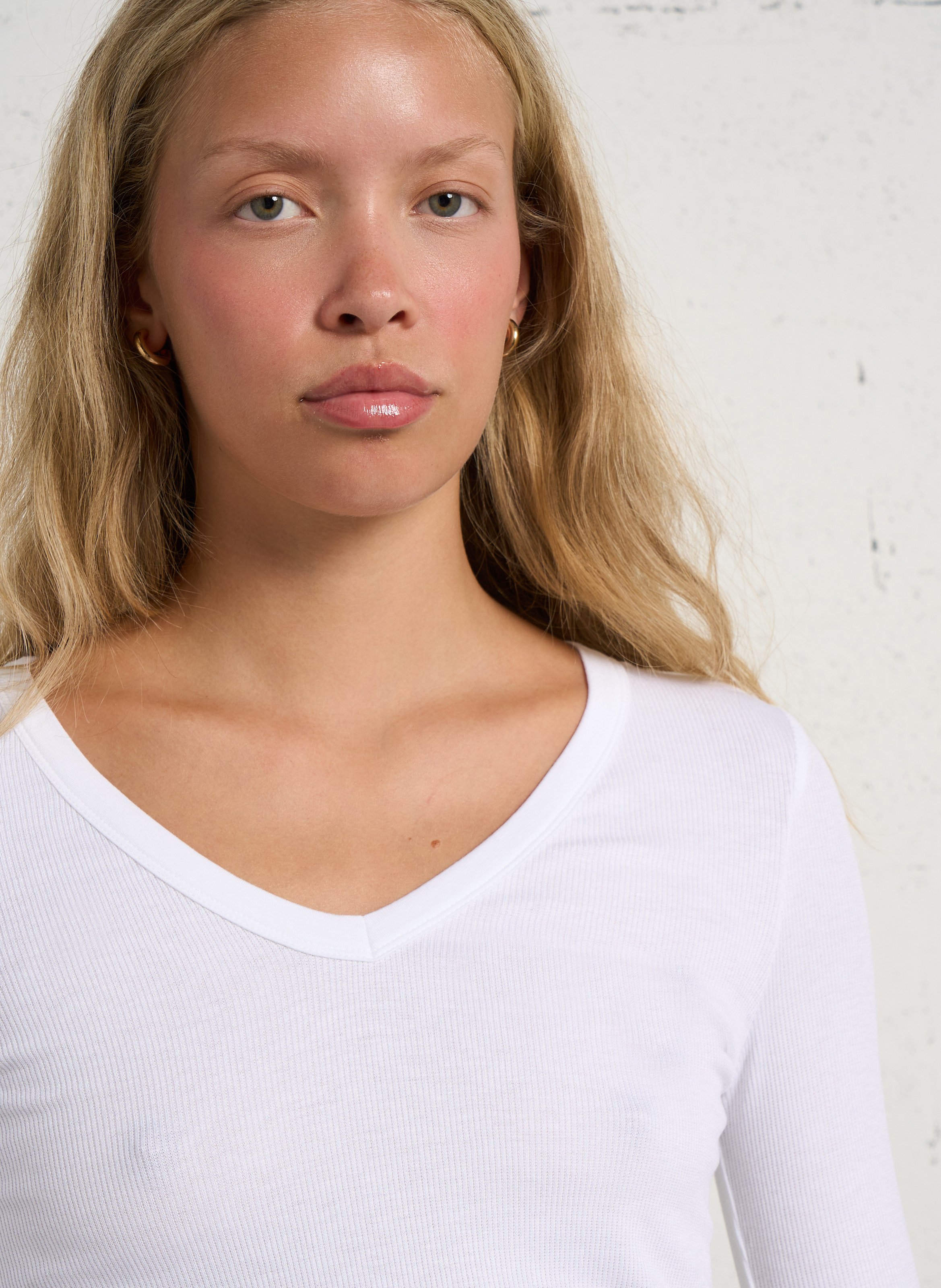 Fitted ribbed V-neck T-shirt MAJESTIC FILATURES White