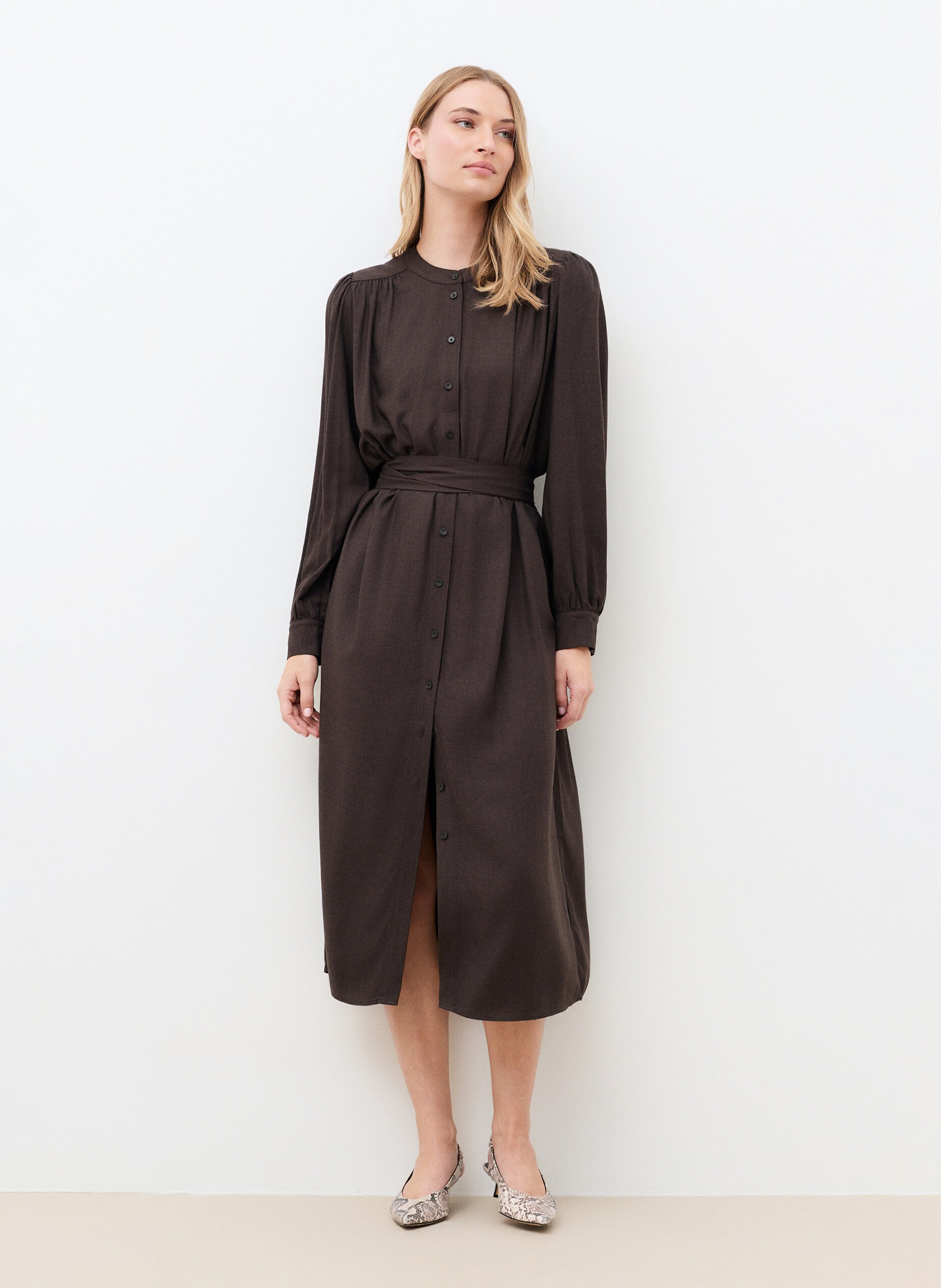 Robe midi ceinturée unie  CAROLL Marron
