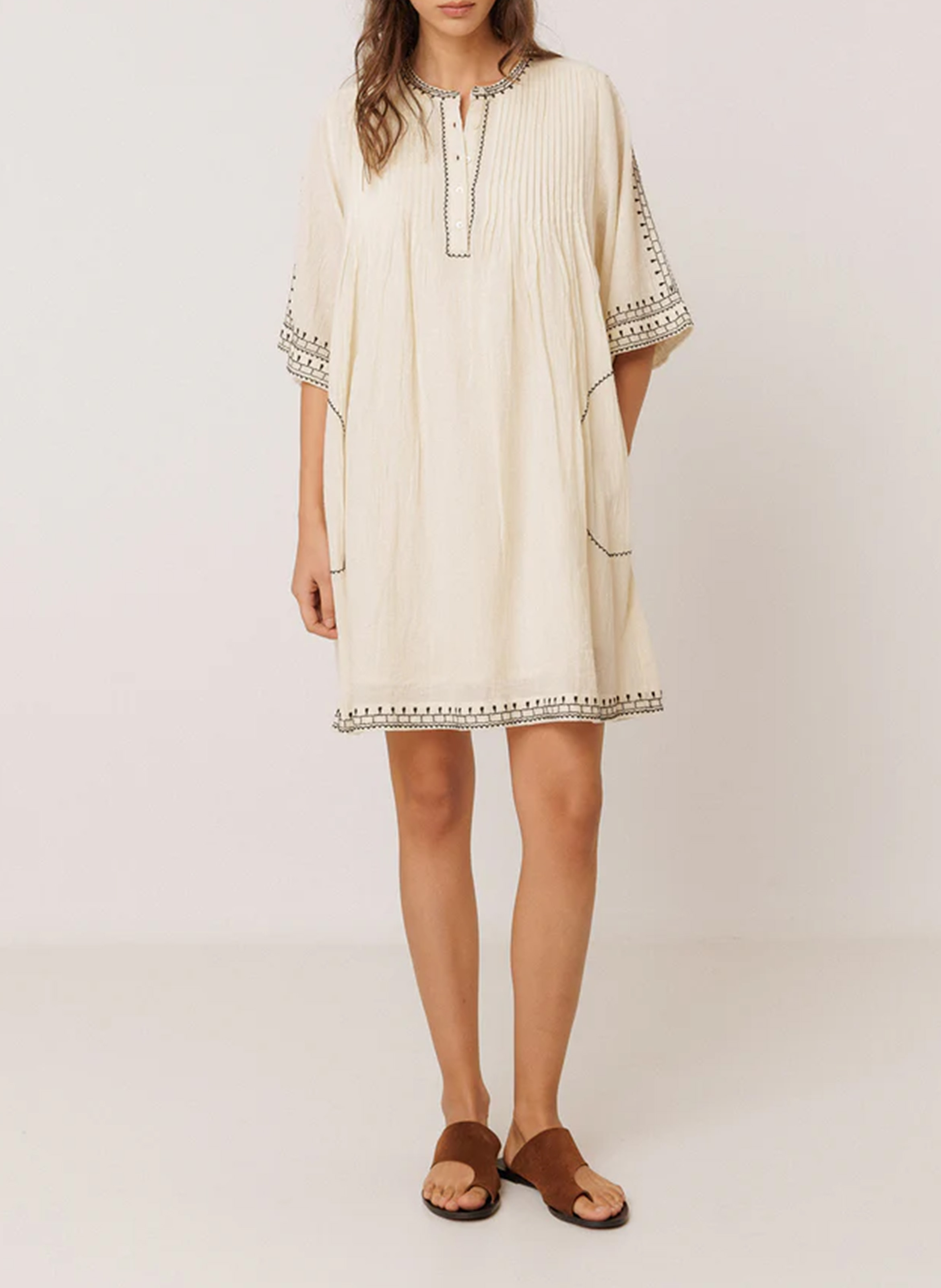 Short loose-fitting dress with embroidered detail INDI & COLD