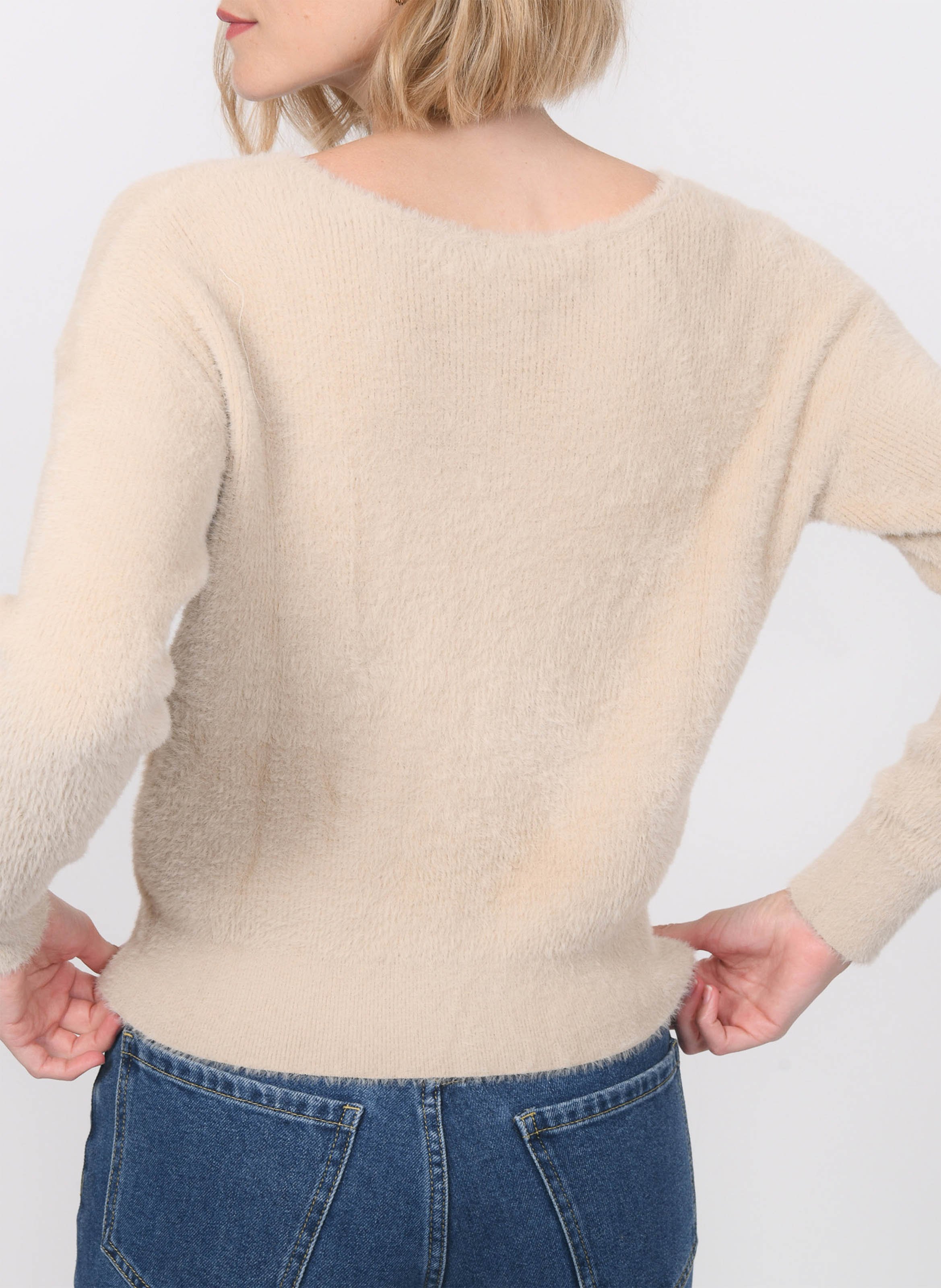 Gerade geschnittener Rundhalspullover aus flauschigem Strick KOOKAI Beige