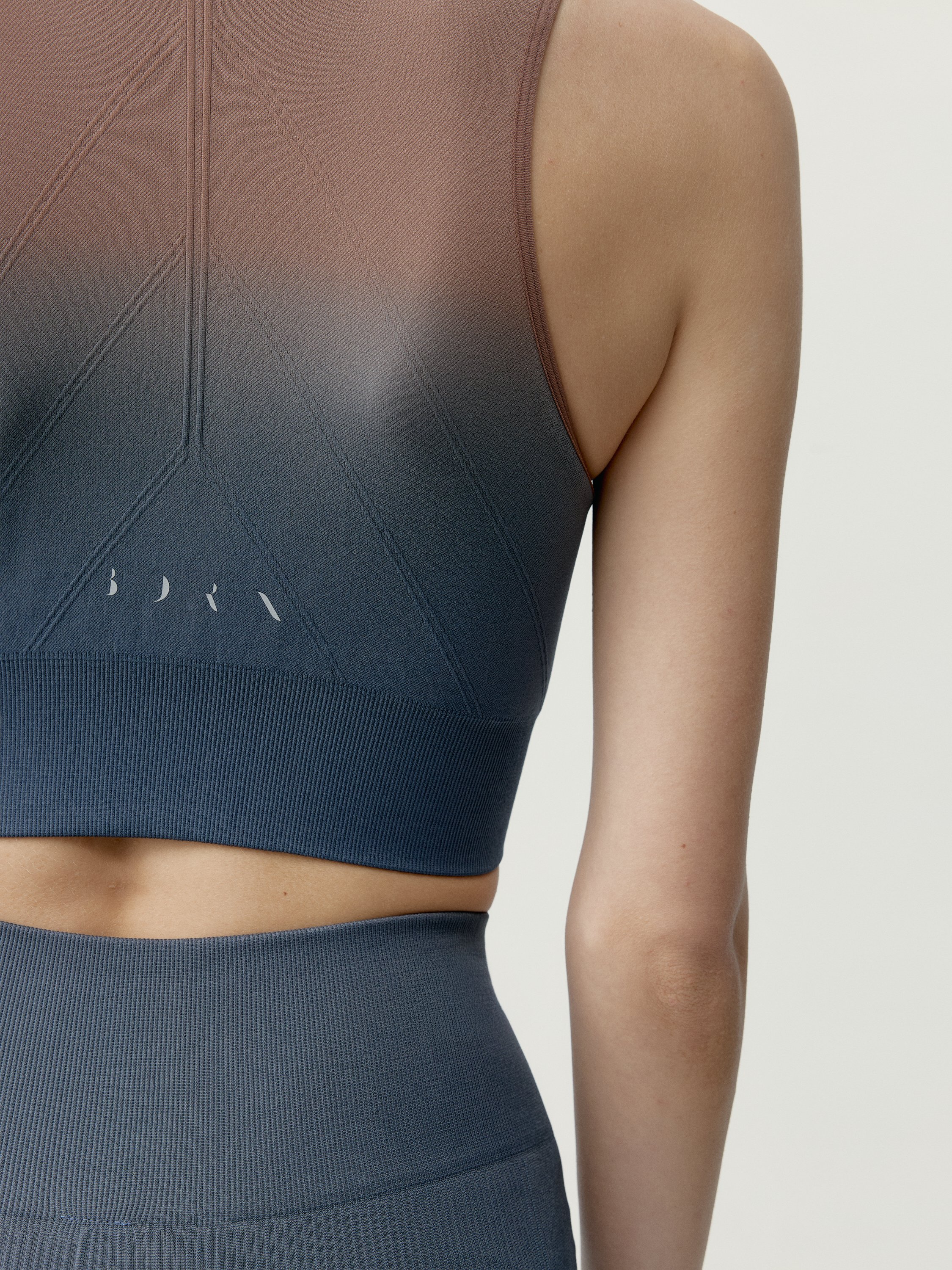 Brassière de sport performance fixation moyenne dione BORN Gris