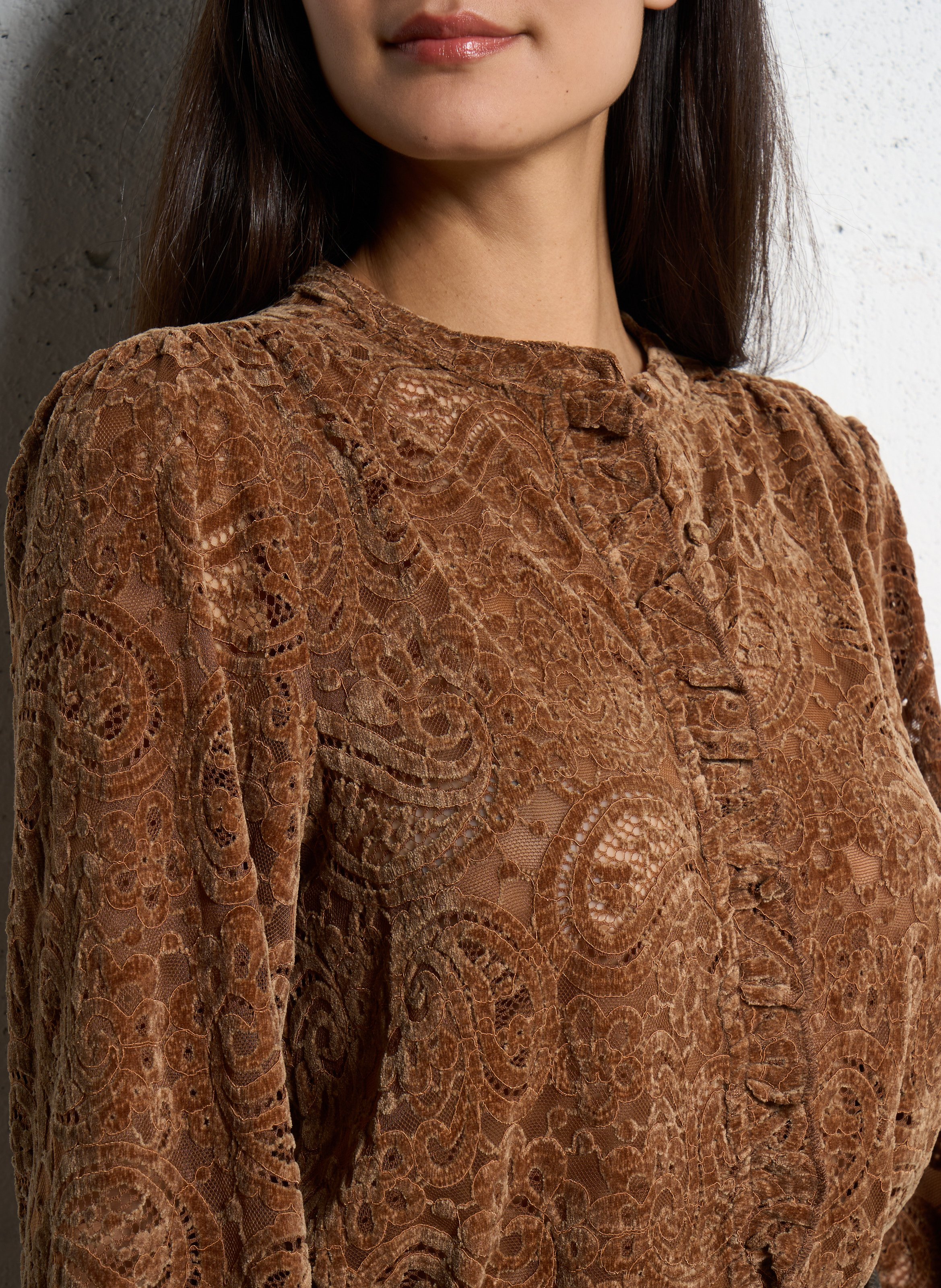 Straight round neck lace blouse LA PETITE ETOILE Brown