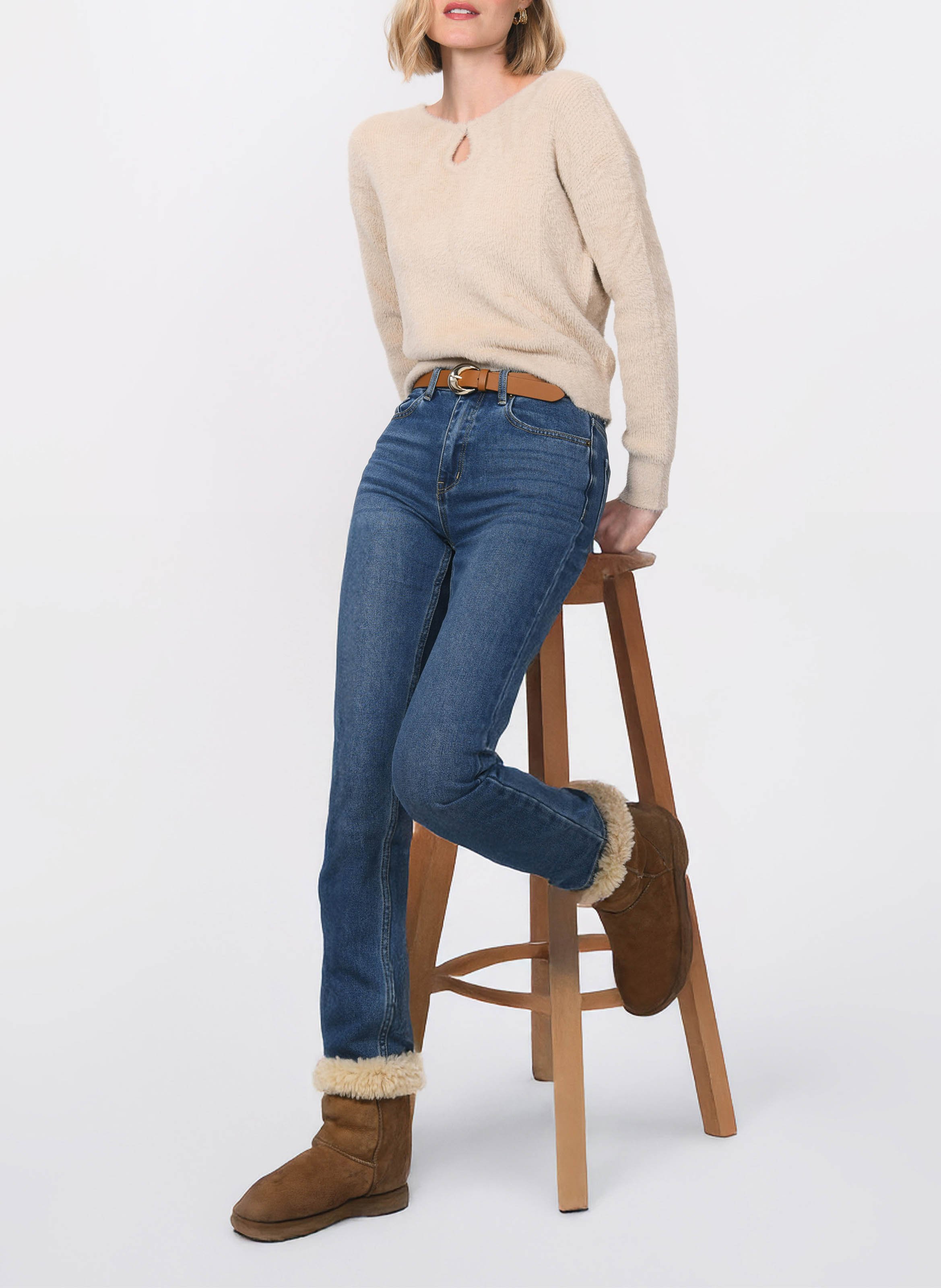 Gerade geschnittener Rundhalspullover aus flauschigem Strick KOOKAI Beige