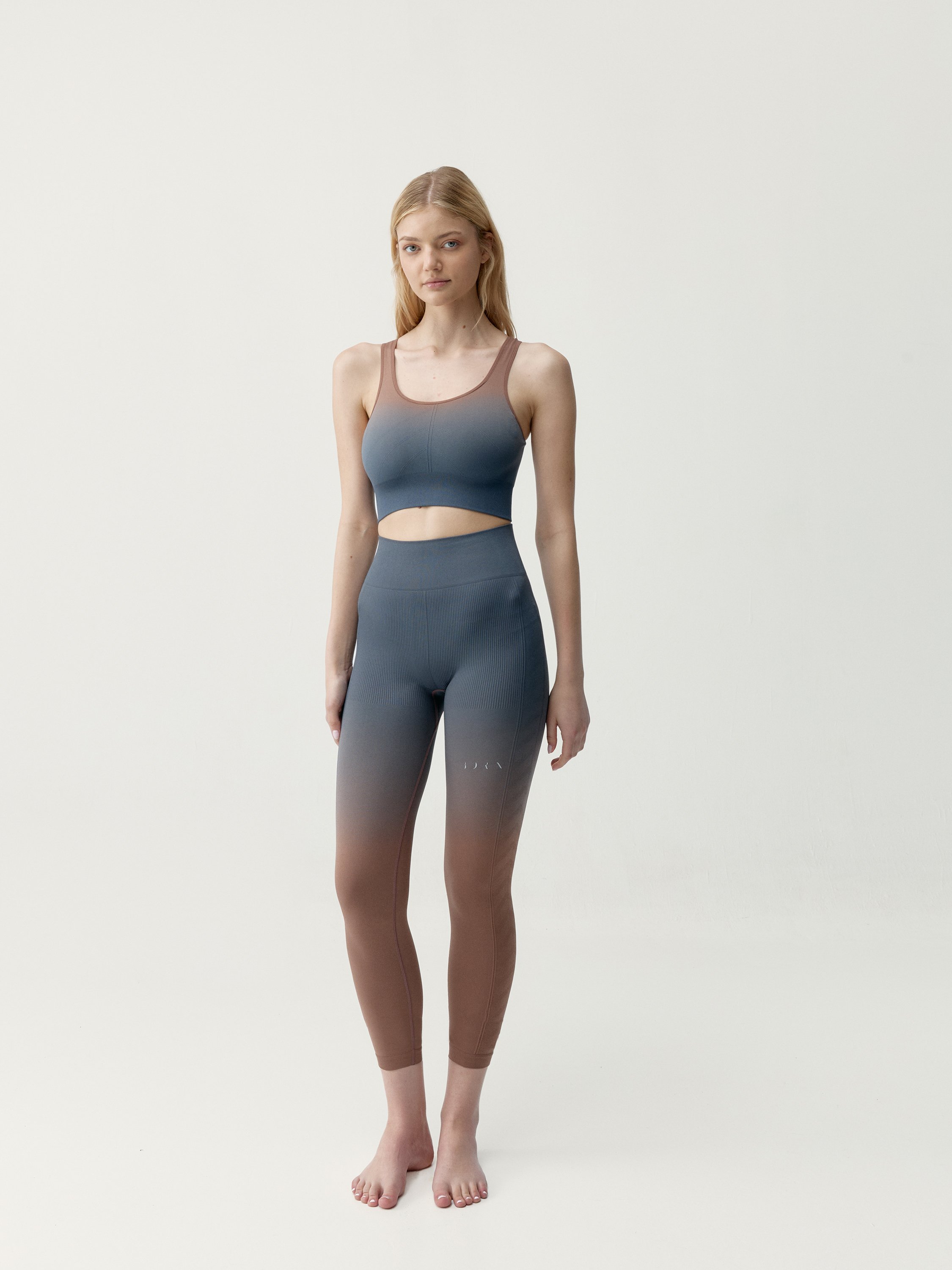 Brassière de sport performance fixation moyenne dione BORN Gris