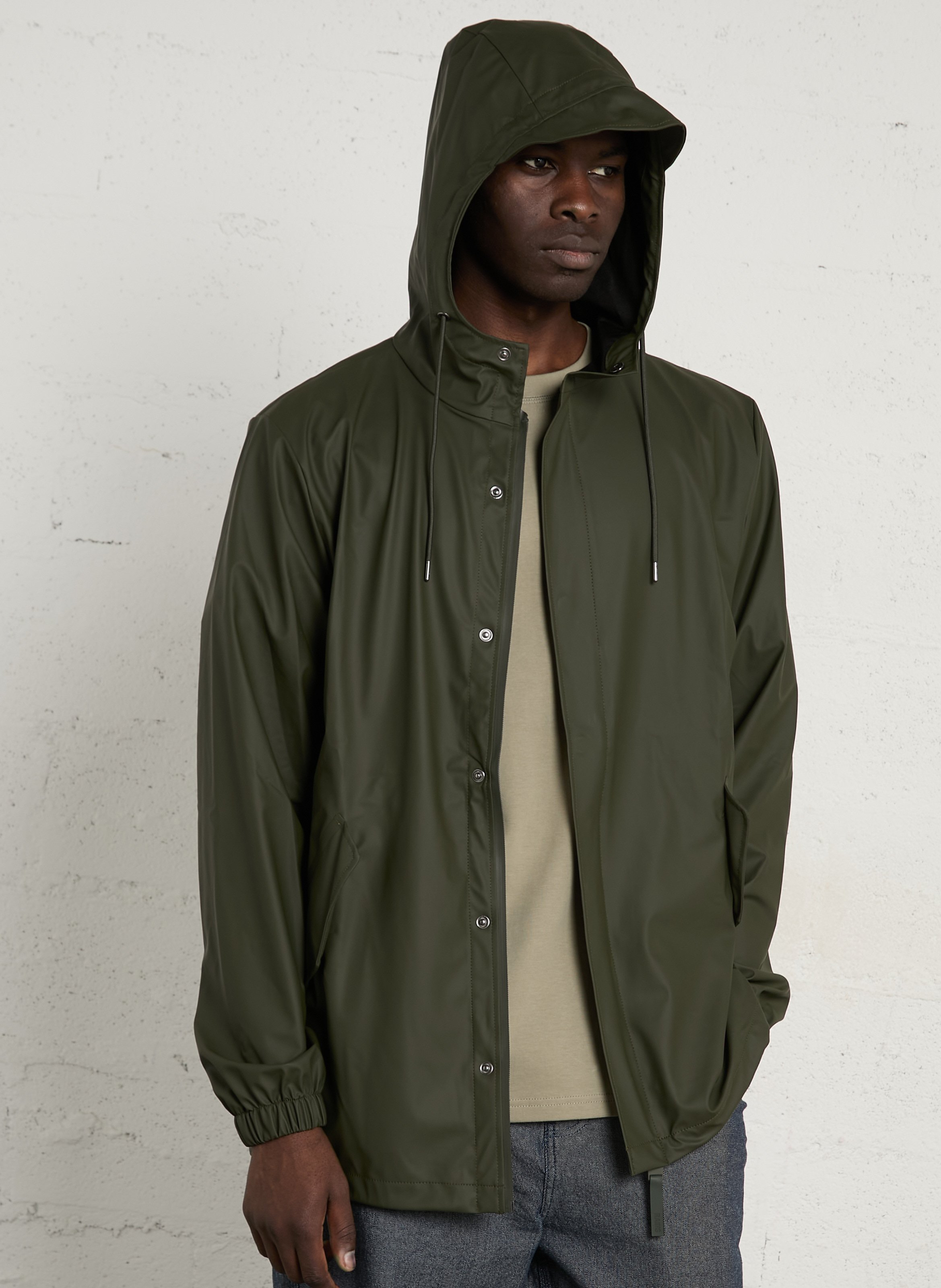 Getailleerde regenjas met opstaande kraag, rits en knopen RAINS Groen