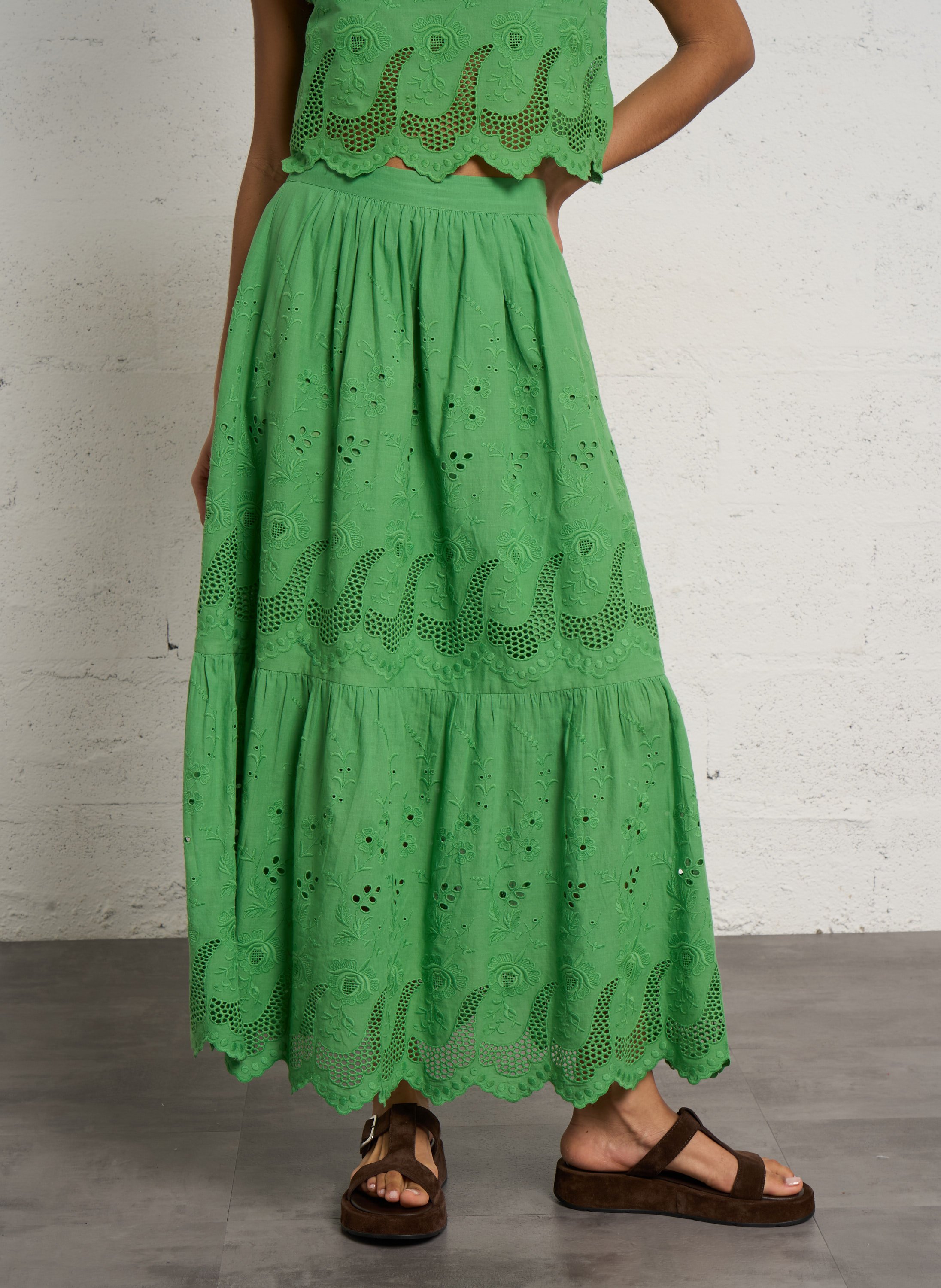 Langer ausgestellter Rock mit englischer Stickerei aus Baumwolle PETITE MENDIGOTE Grun