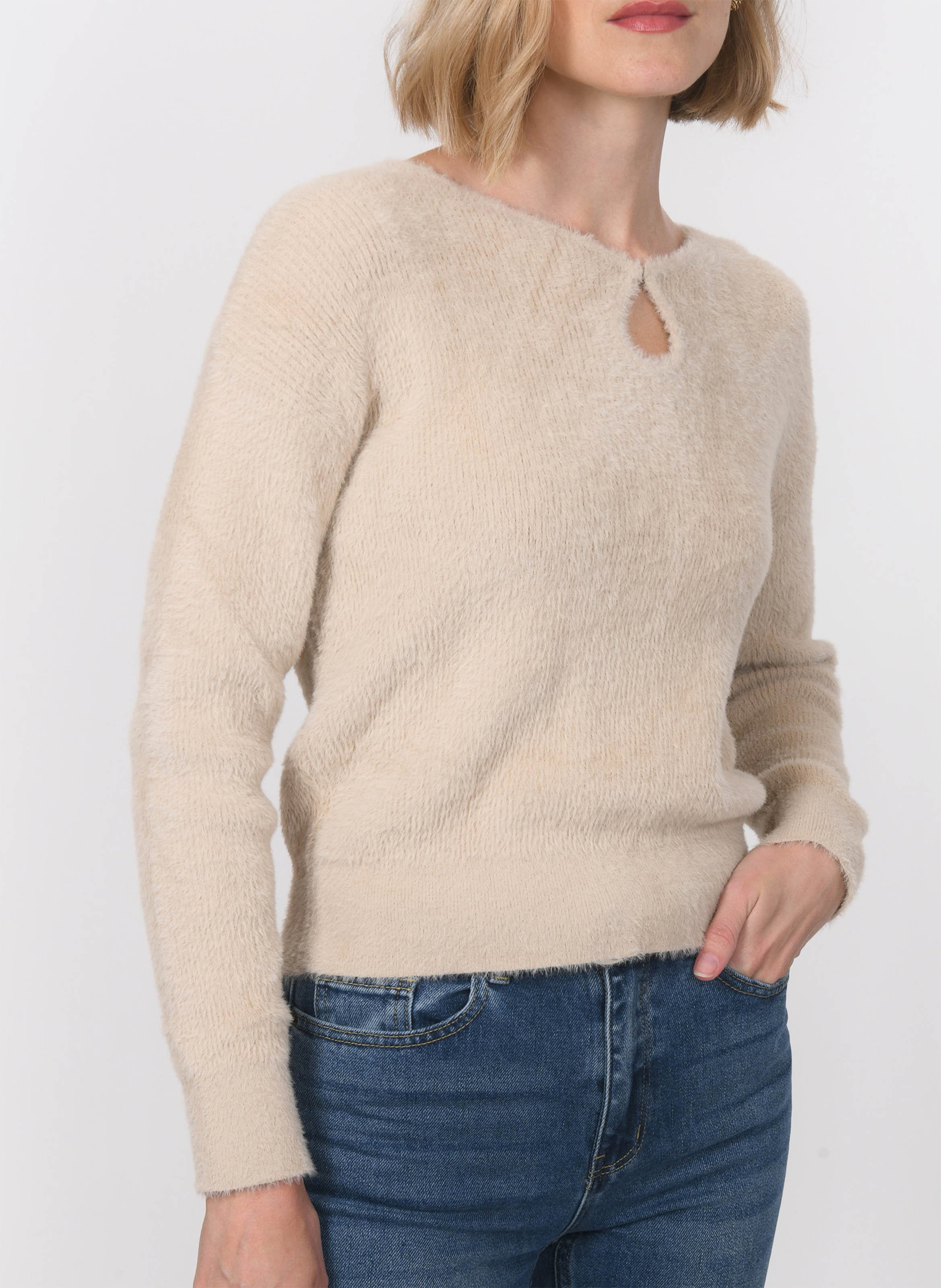 Gerade geschnittener Rundhalspullover aus flauschigem Strick KOOKAI Beige